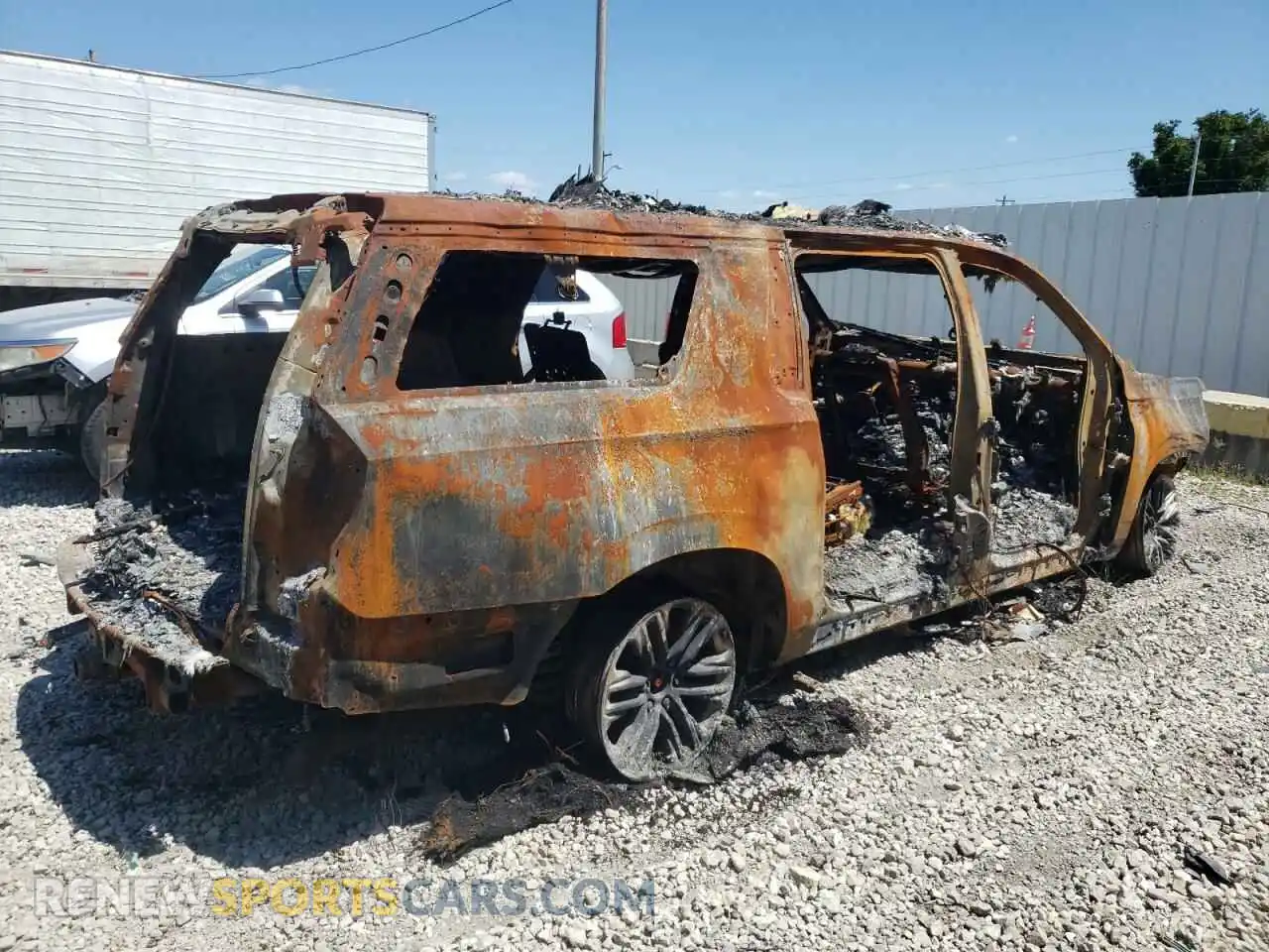 3 Photograph of a damaged car 1GKS2GKT6MR479579 GMC YUKON 2021