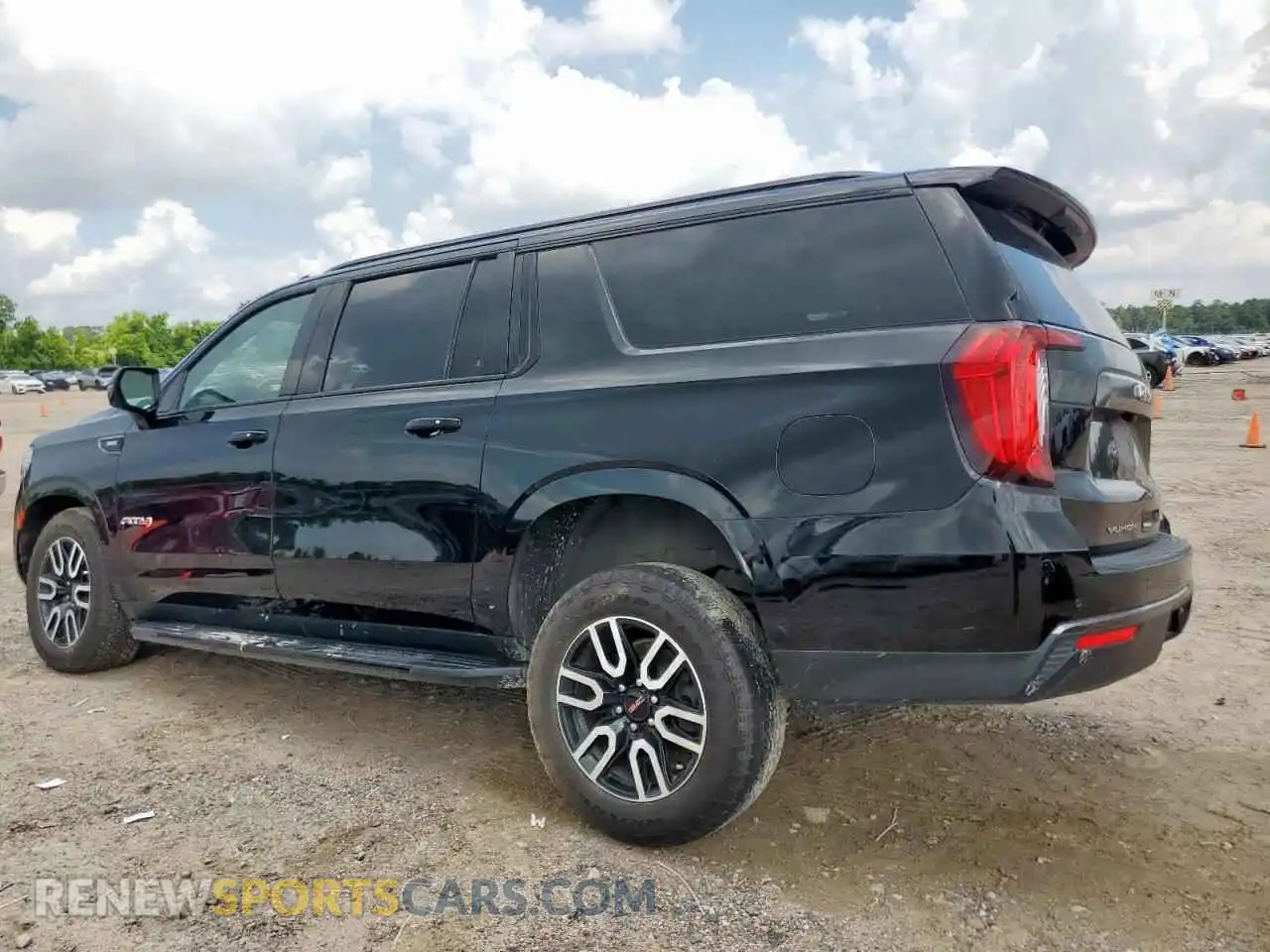 2 Photograph of a damaged car 1GKS2HKD6MR398256 GMC YUKON 2021