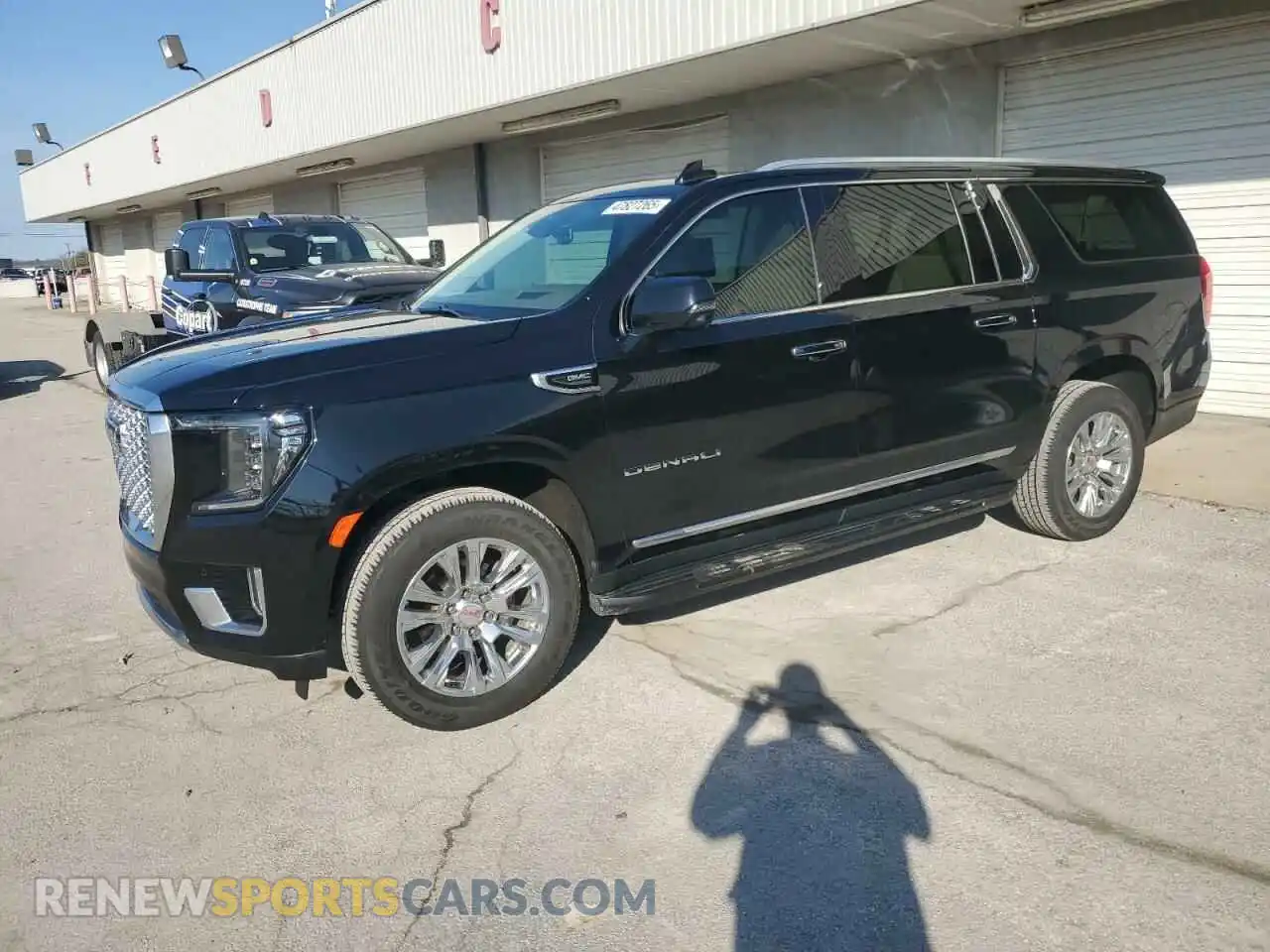 1 Photograph of a damaged car 1GKS2JKL1MR444476 GMC YUKON 2021