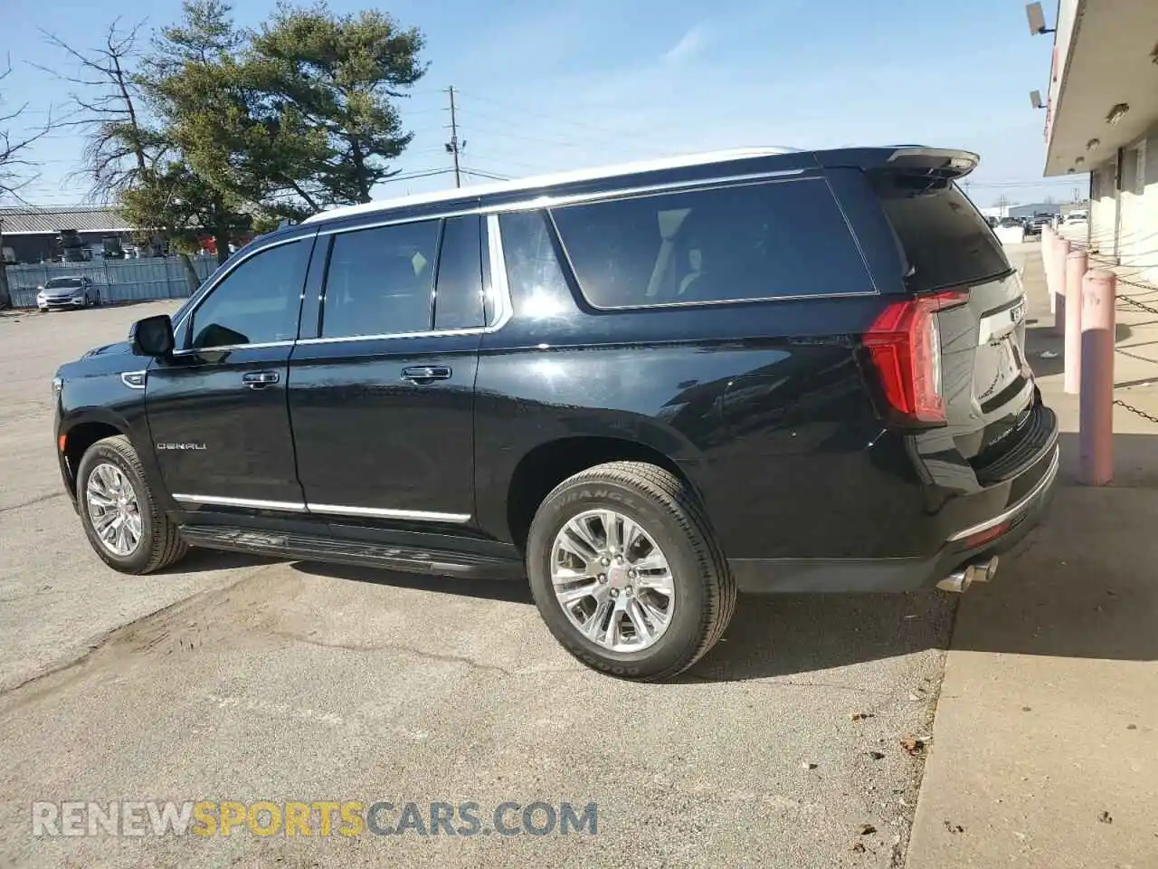 2 Photograph of a damaged car 1GKS2JKL1MR444476 GMC YUKON 2021