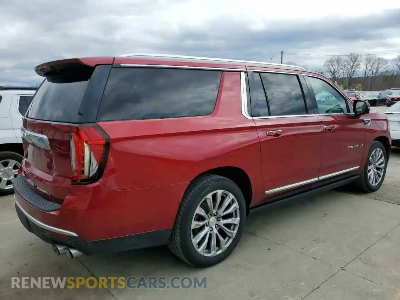 3 Photograph of a damaged car 1GKS2JKL2MR199414 GMC YUKON 2021