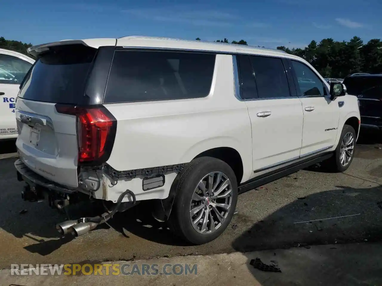 3 Photograph of a damaged car 1GKS2JKL3MR140419 GMC YUKON 2021