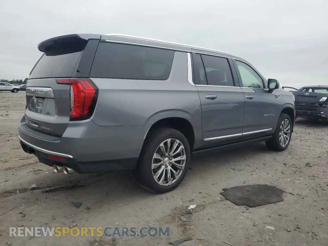 3 Photograph of a damaged car 1GKS2JKL3MR159908 GMC YUKON 2021