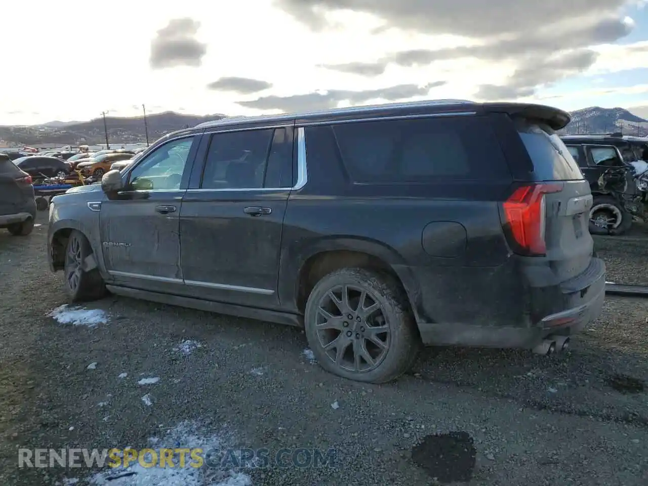 2 Photograph of a damaged car 1GKS2JKL4MR233921 GMC YUKON 2021