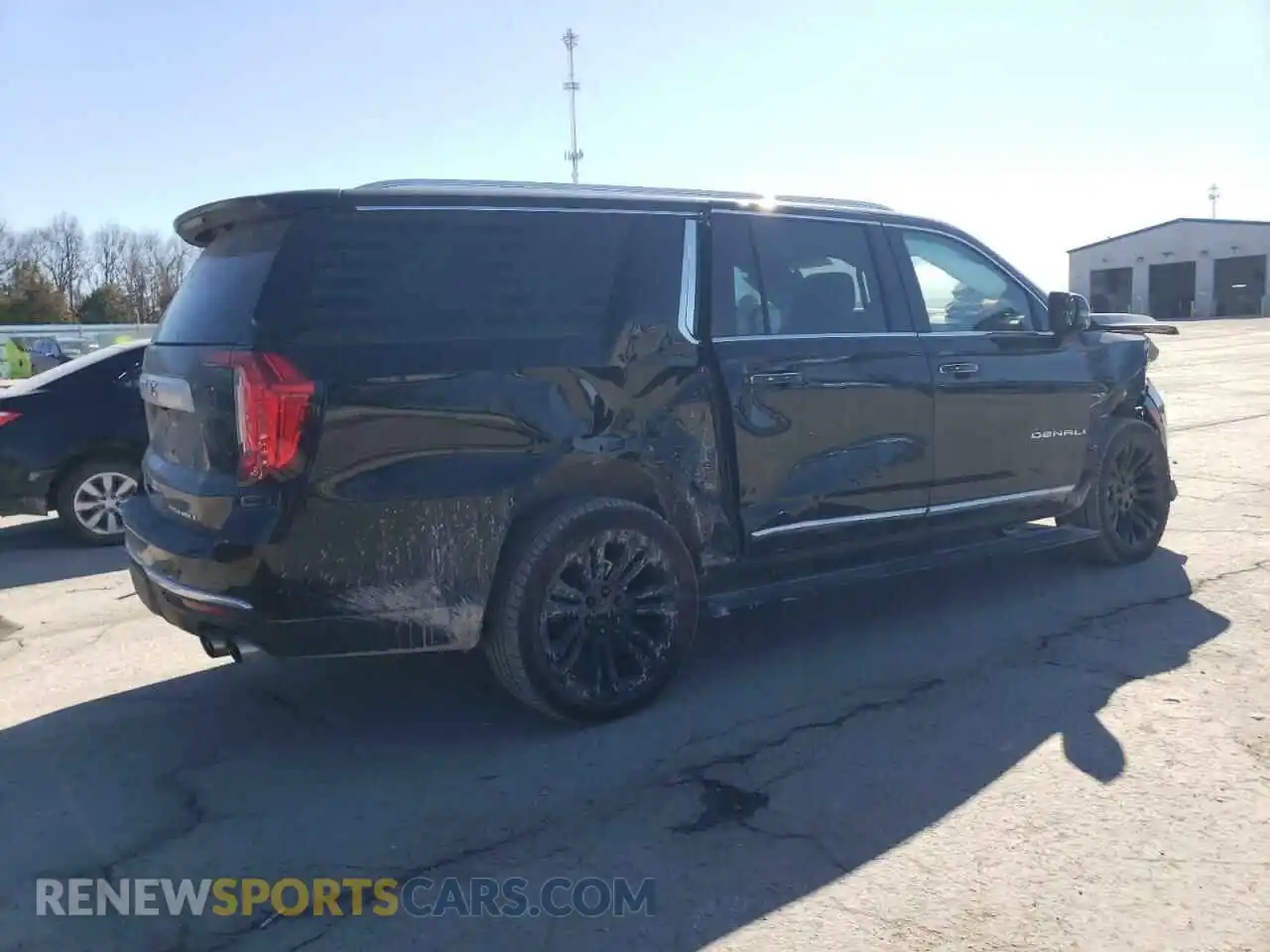 3 Photograph of a damaged car 1GKS2JKL5MR381611 GMC YUKON 2021