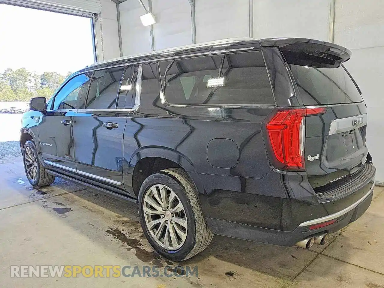 2 Photograph of a damaged car 1GKS2JKL8MR201179 GMC YUKON 2021