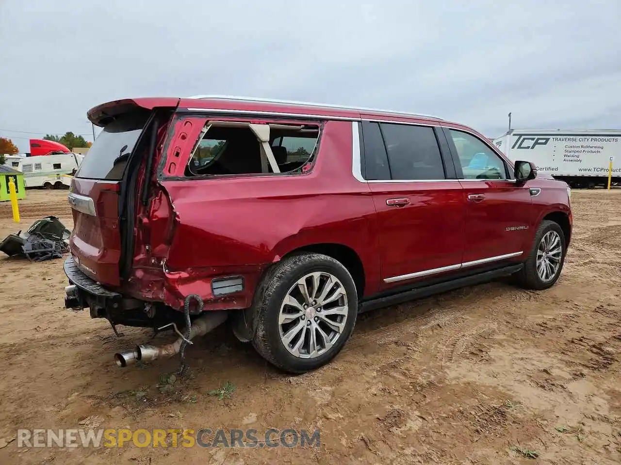 3 Photograph of a damaged car 1GKS2JKL8MR243500 GMC YUKON 2021