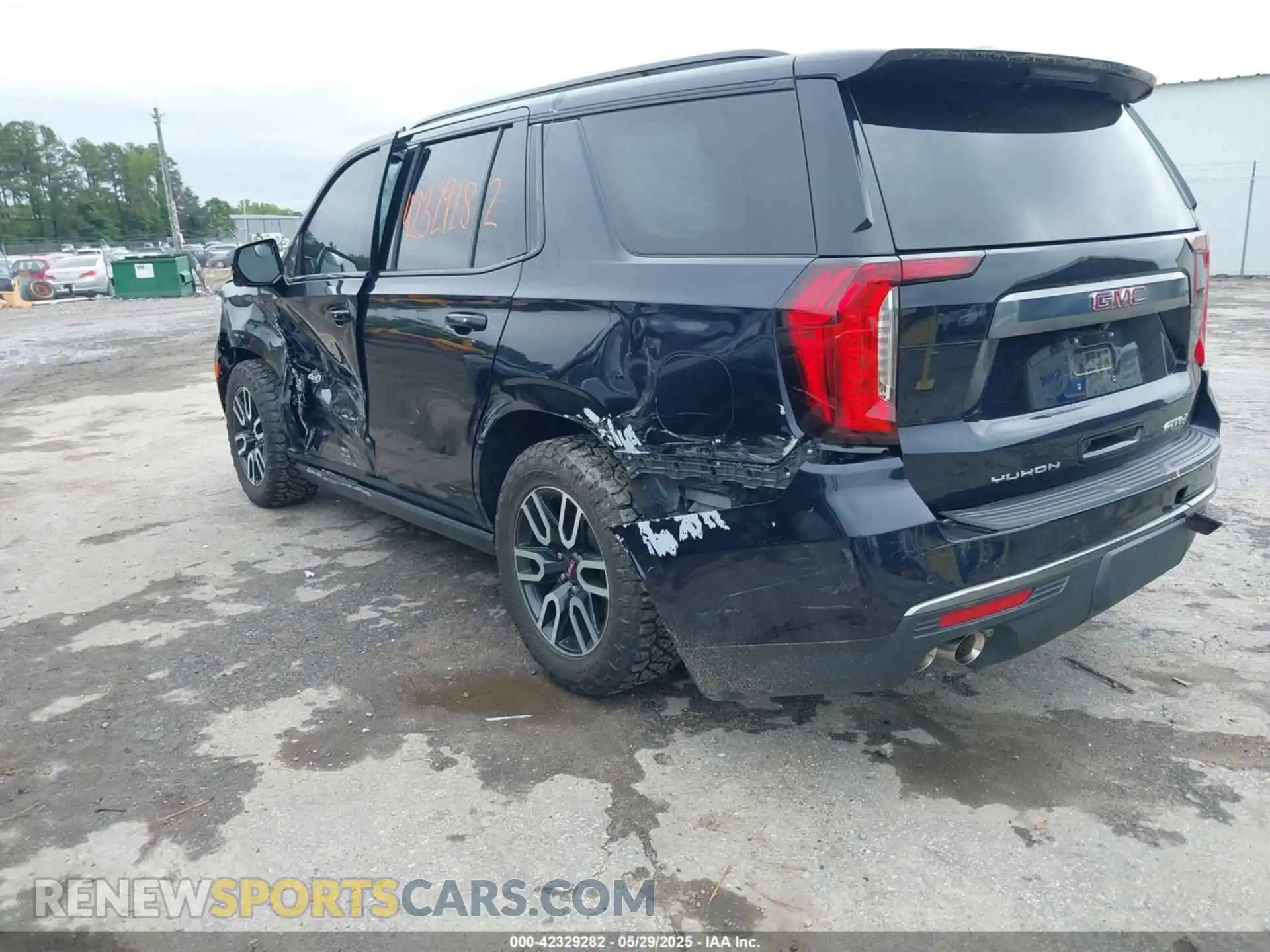 3 Photograph of a damaged car 1GKS2CKLXNR308618 GMC YUKON 2022