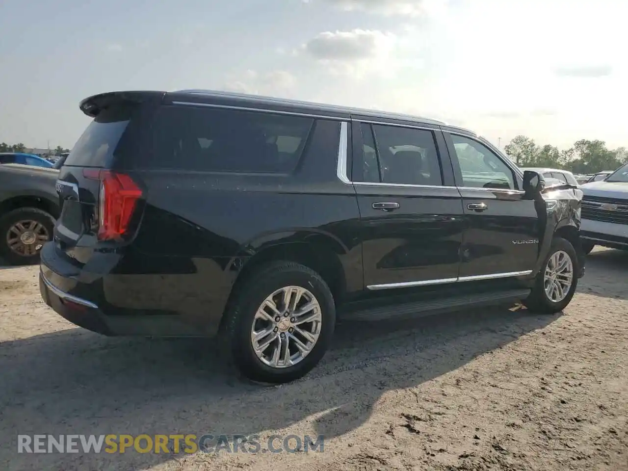 3 Photograph of a damaged car 1GKS2GKDXNR209507 GMC YUKON 2022