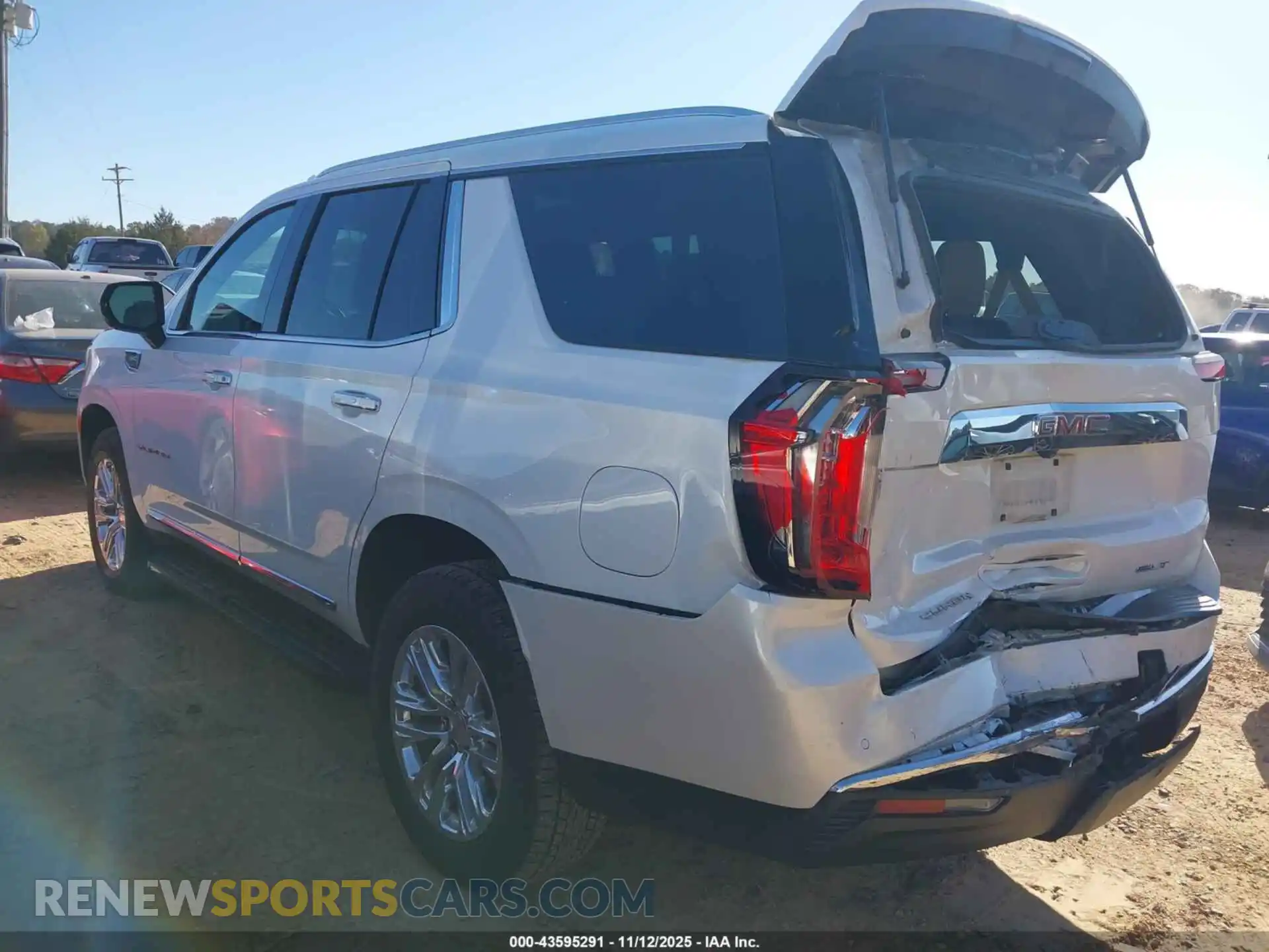 3 Photograph of a damaged car 1GKS1BKDXPR338324 GMC YUKON 2023