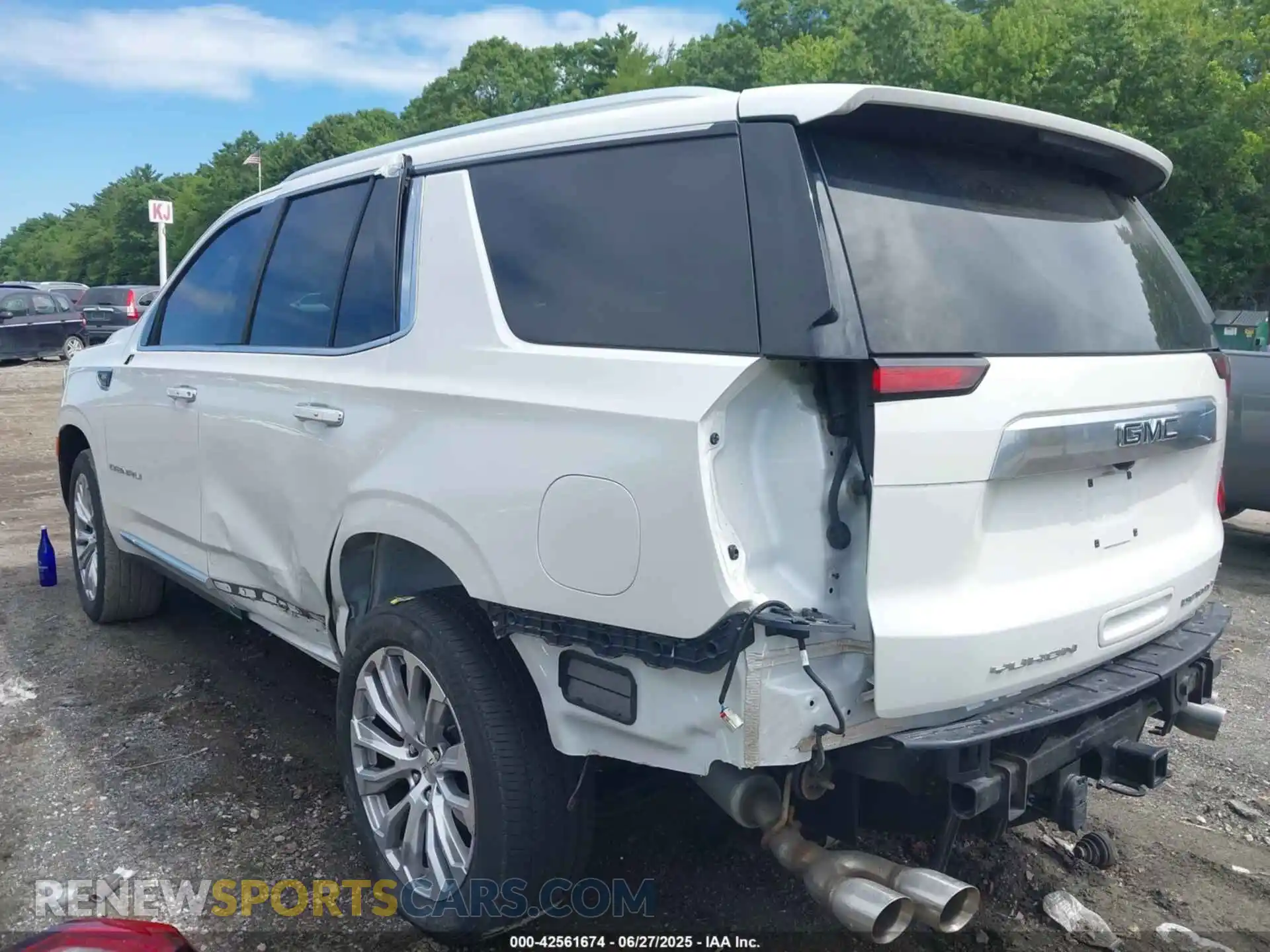 3 Photograph of a damaged car 1GKS2DKL8PR233085 GMC YUKON 2023