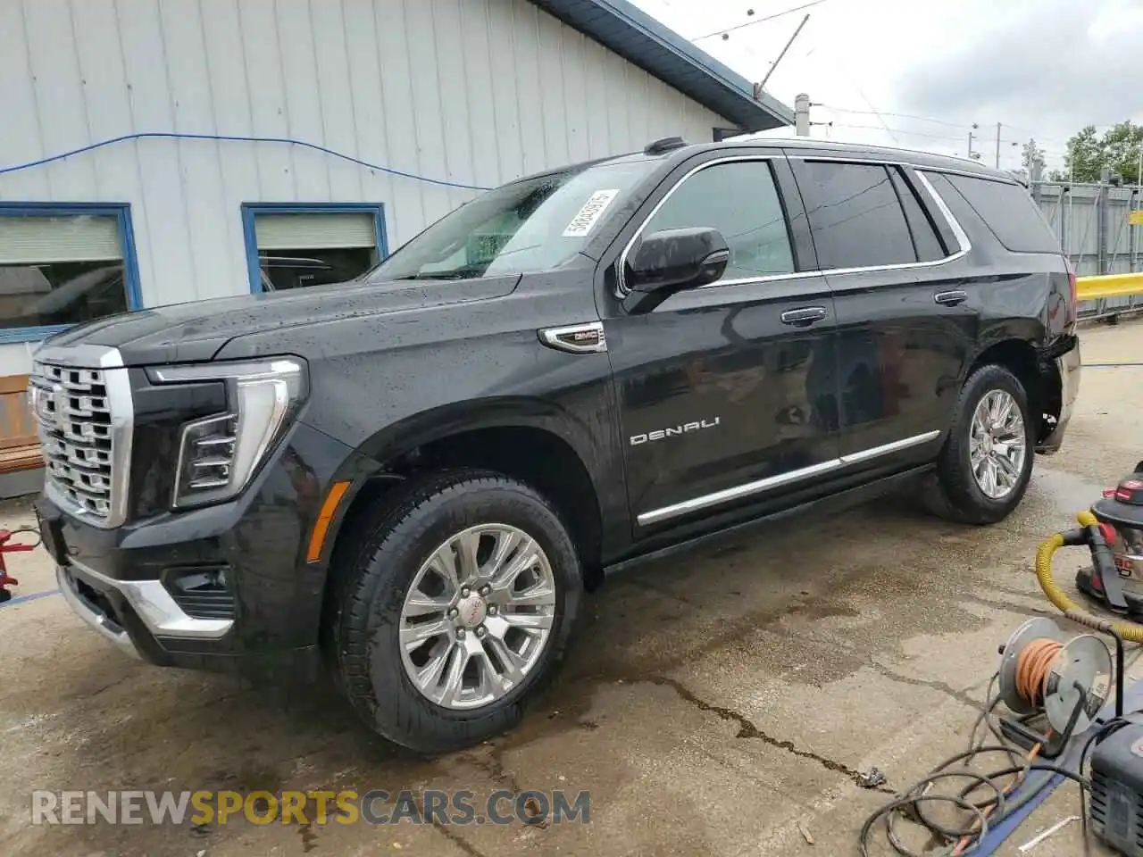 1 Photograph of a damaged car 1GKS2DRLXSR130636 GMC YUKON 2025