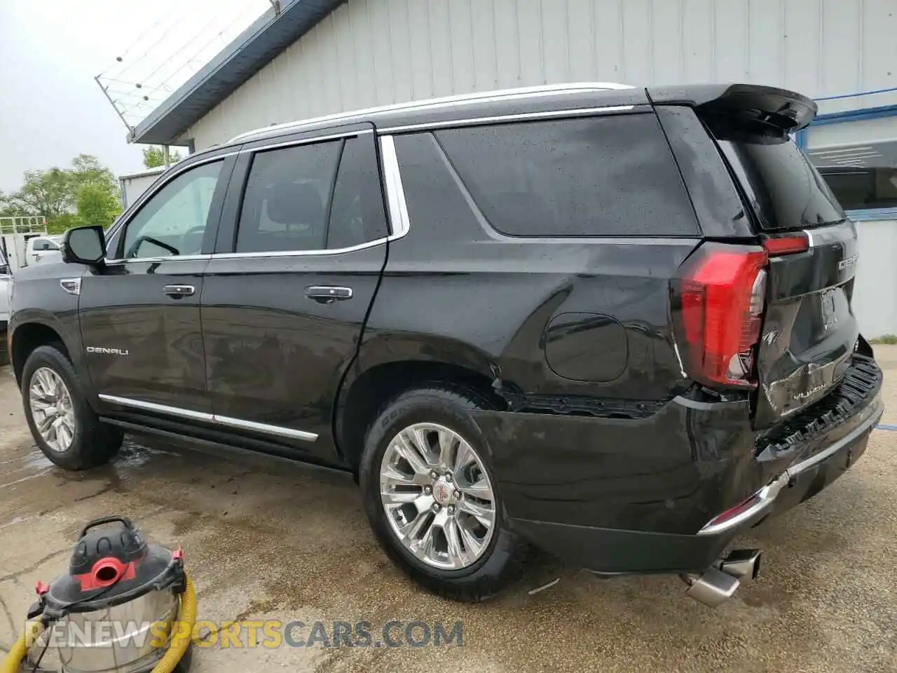 2 Photograph of a damaged car 1GKS2DRLXSR130636 GMC YUKON 2025
