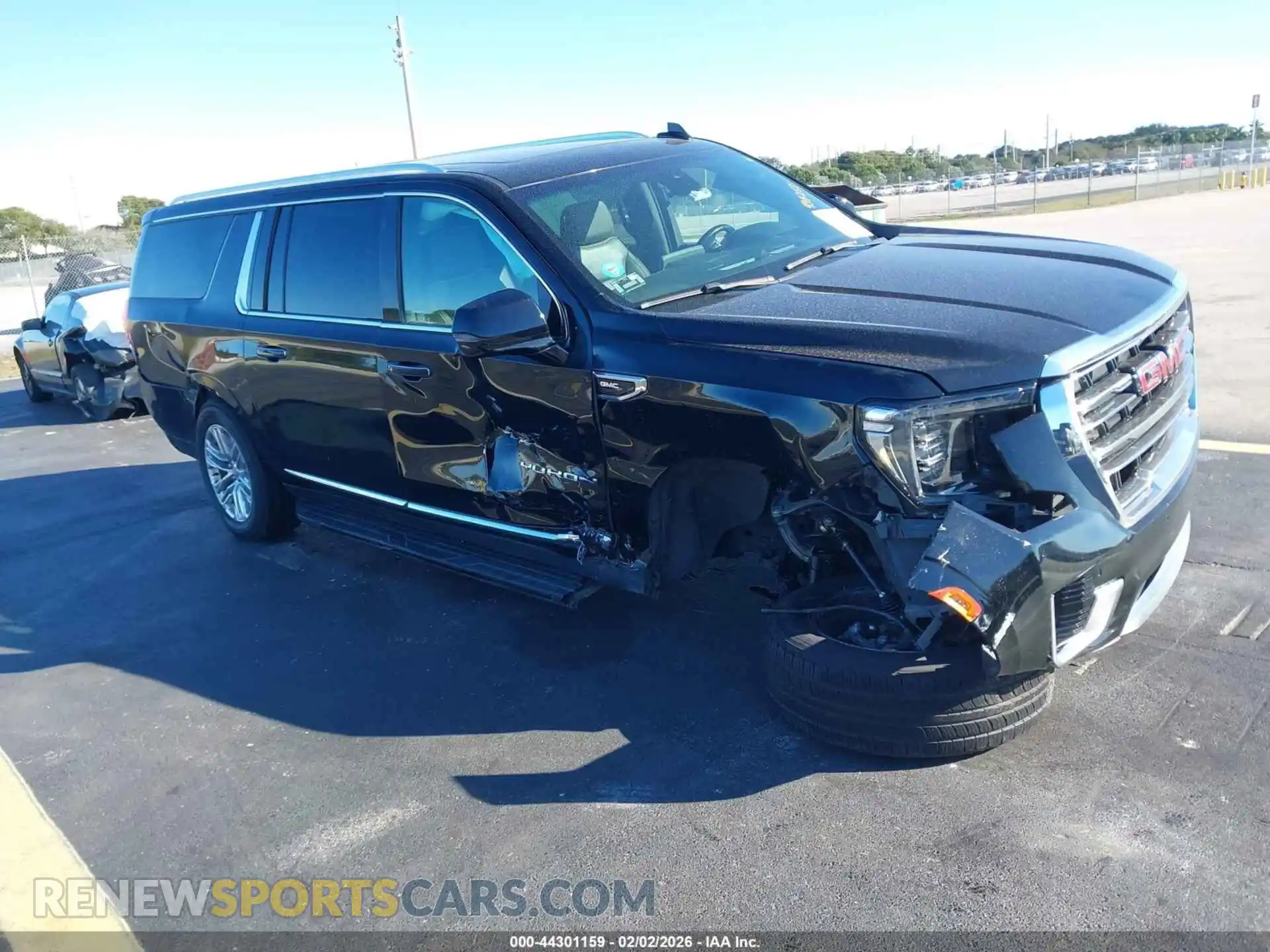 1 Photograph of a damaged car 1GKS2GKD0NR307574 GMC YUKON XL 2022