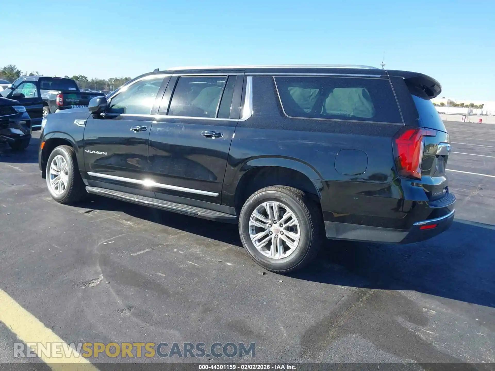 3 Photograph of a damaged car 1GKS2GKD0NR307574 GMC YUKON XL 2022