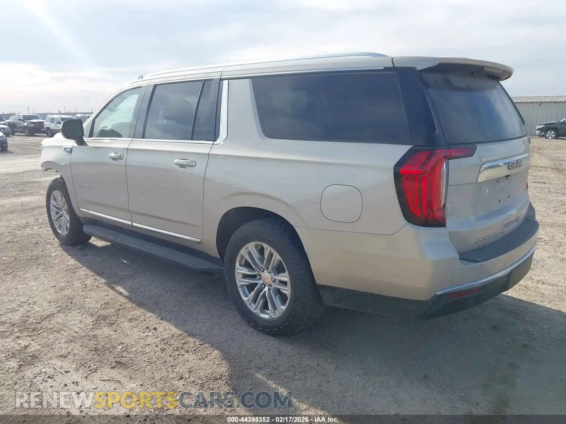 3 Photograph of a damaged car 1GKS2GKD0NR309924 GMC YUKON XL 2022