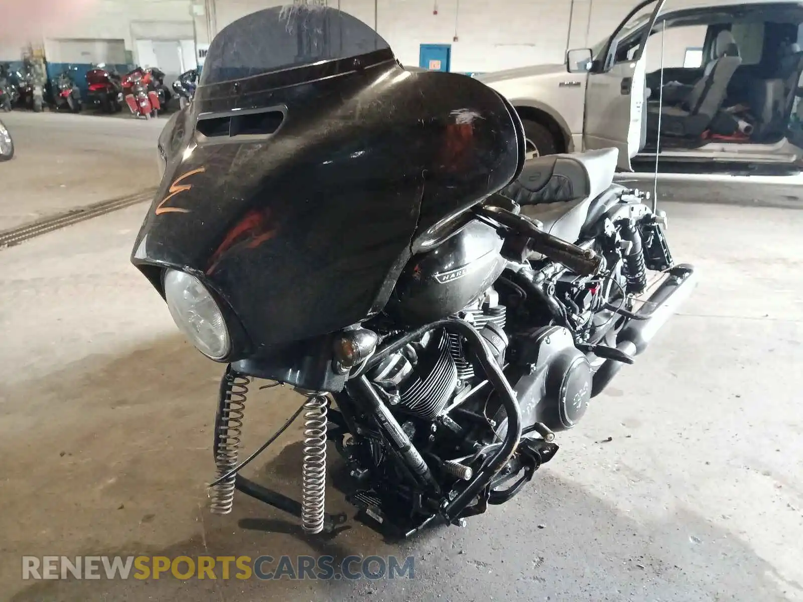 2 Photograph of a damaged car 1HD1KRP13KB681228 HARLEY-DAVIDSON FLHXS 2019