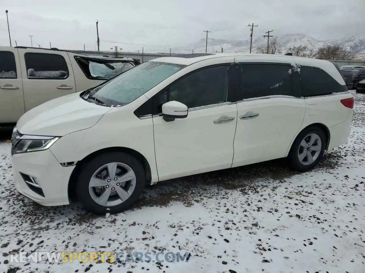 1 Photograph of a damaged car 5FNRL6H72KB013260 HONDA All Models 2019