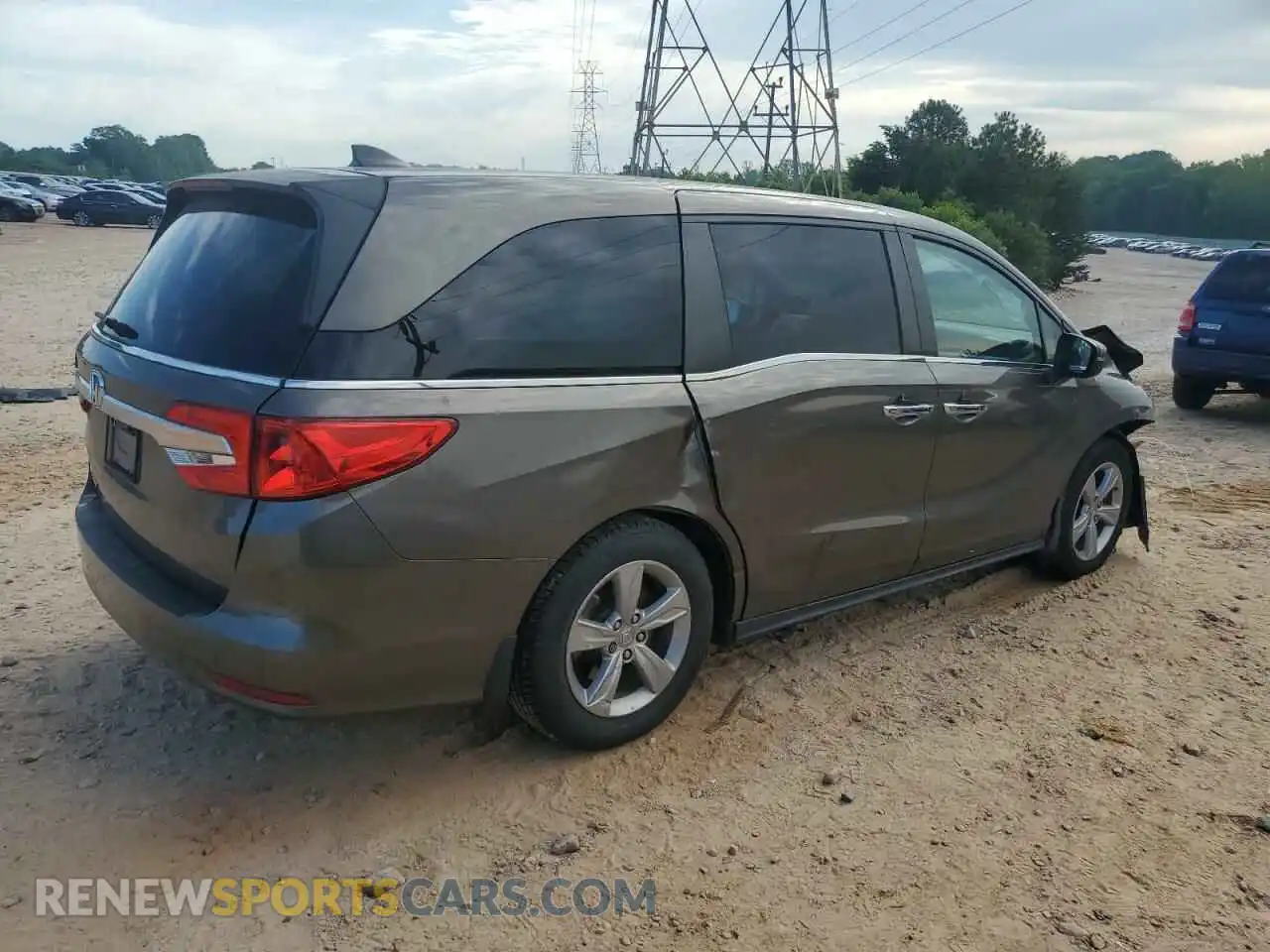 3 Photograph of a damaged car 5FNRL6H5XLB012518 HONDA All Models 2020
