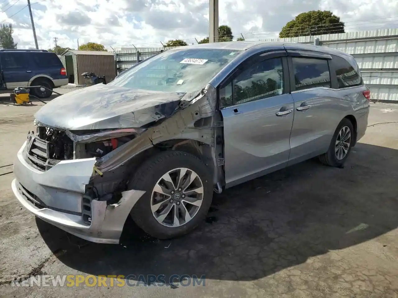 1 Photograph of a damaged car 5FNRL6H76NB015209 HONDA All Models 2022