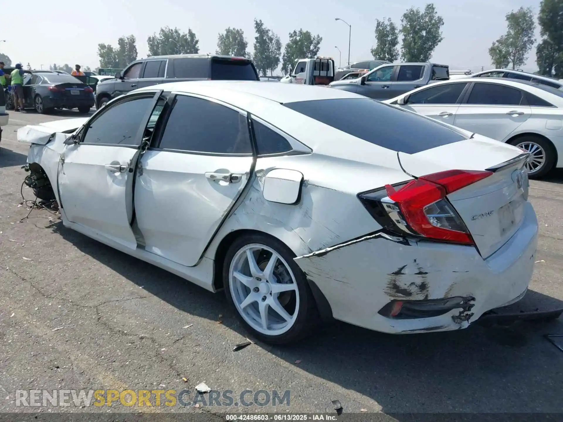 3 Фотография поврежденного автомобиля 2HGFC2F84KH566415 HONDA CIVIC 2019