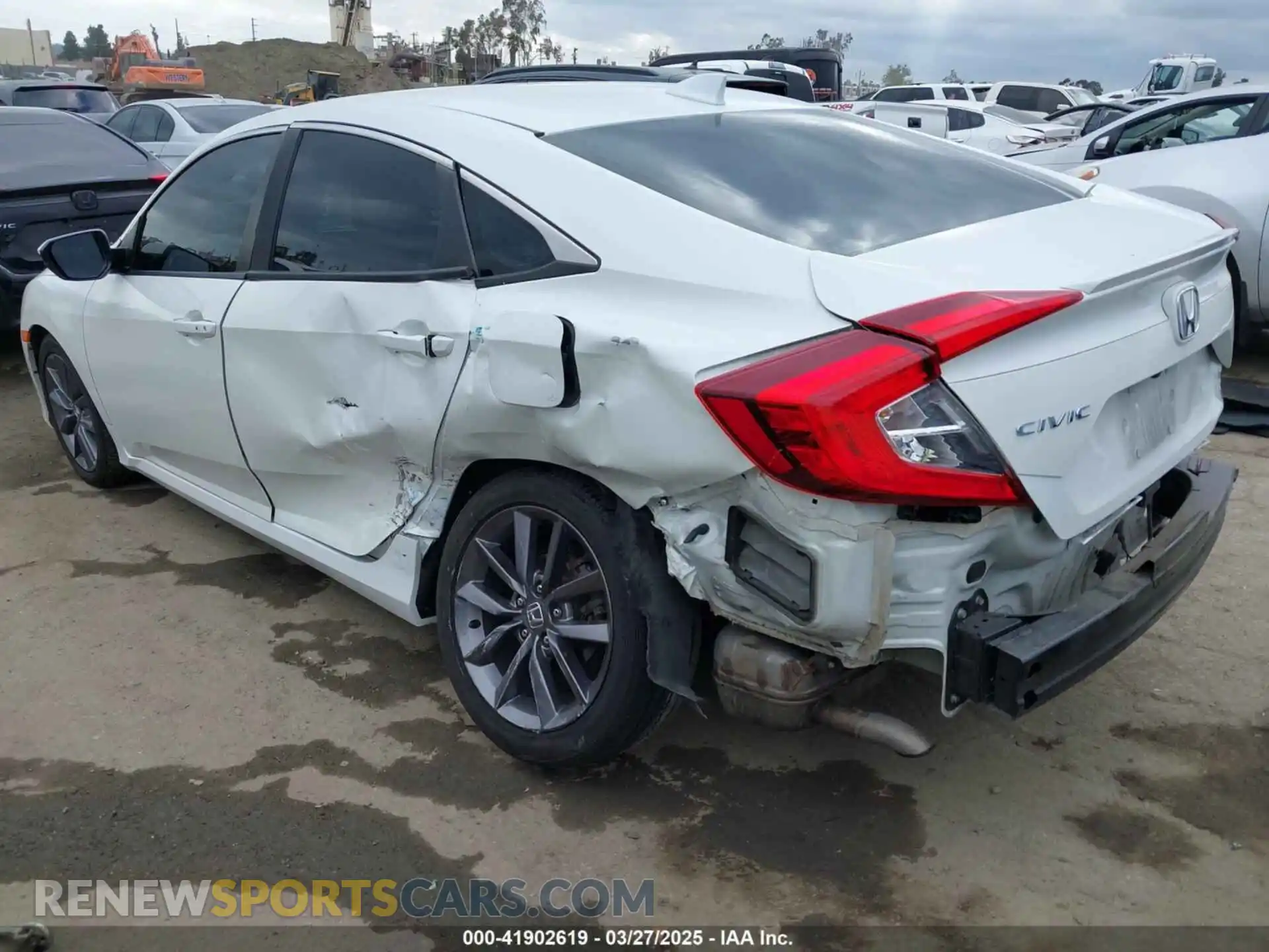 3 Фотография поврежденного автомобиля 19XFC1F36LE209098 HONDA CIVIC 2020