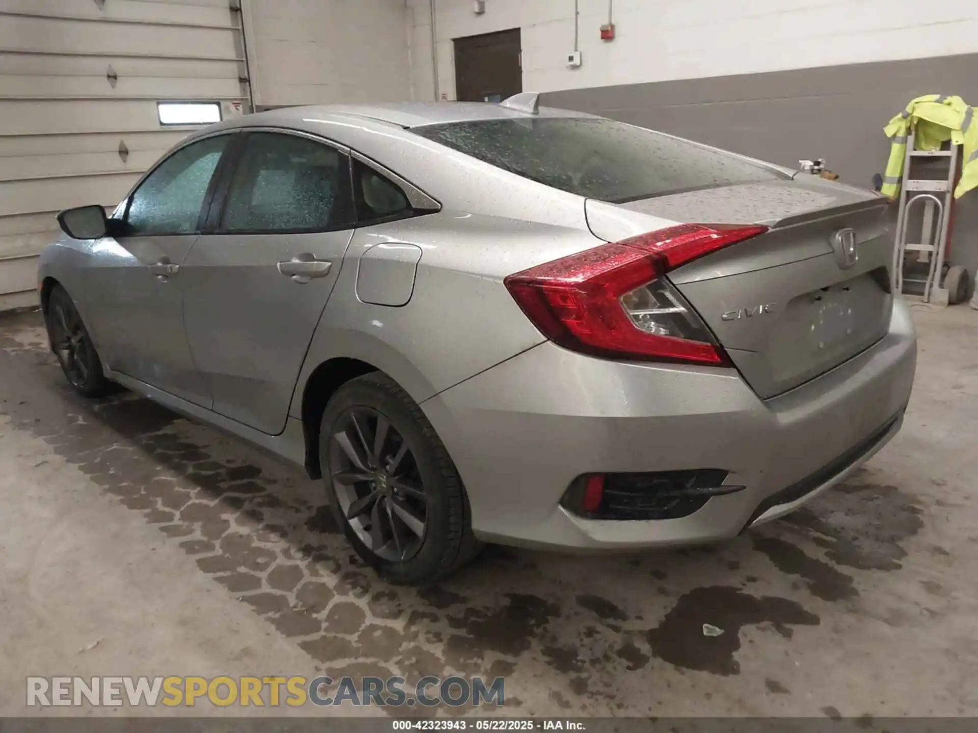 3 Photograph of a damaged car 19XFC1F39LE203988 HONDA CIVIC 2020