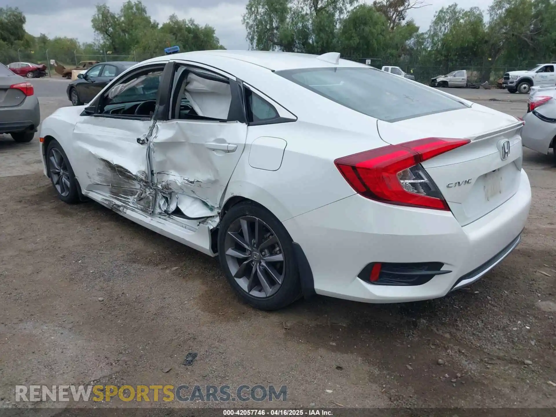 3 Photograph of a damaged car 19XFC1F39LE204266 HONDA CIVIC 2020