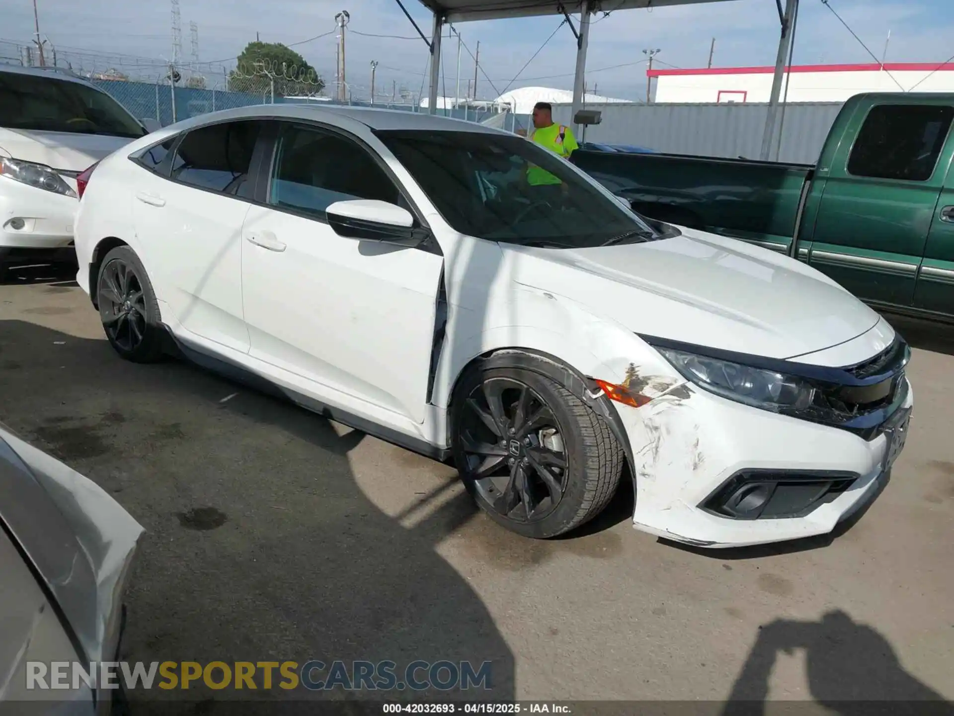 1 Photograph of a damaged car 19XFC2E88LE001033 HONDA CIVIC 2020