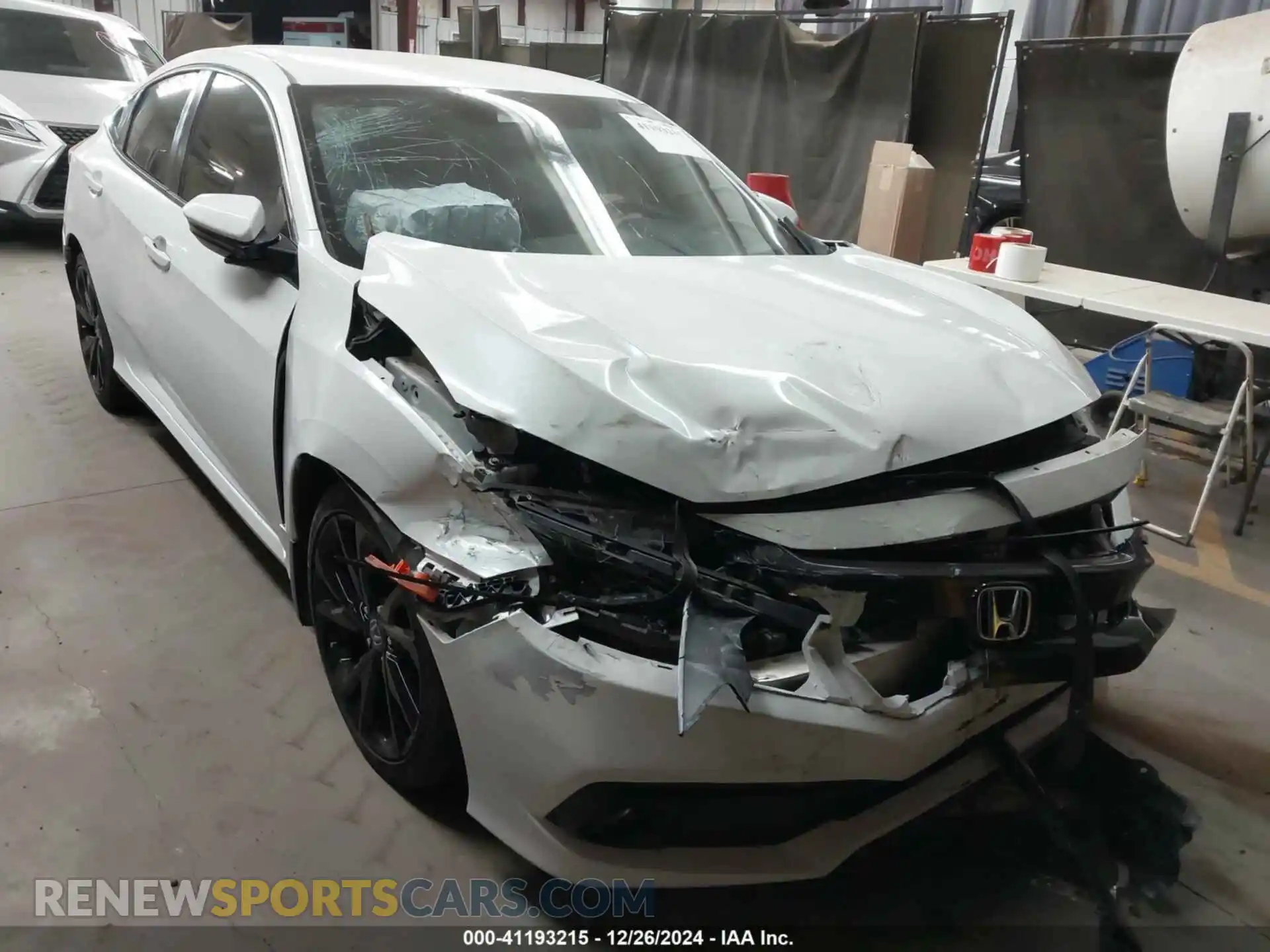1 Photograph of a damaged car 19XFC2F82LE001575 HONDA CIVIC 2020