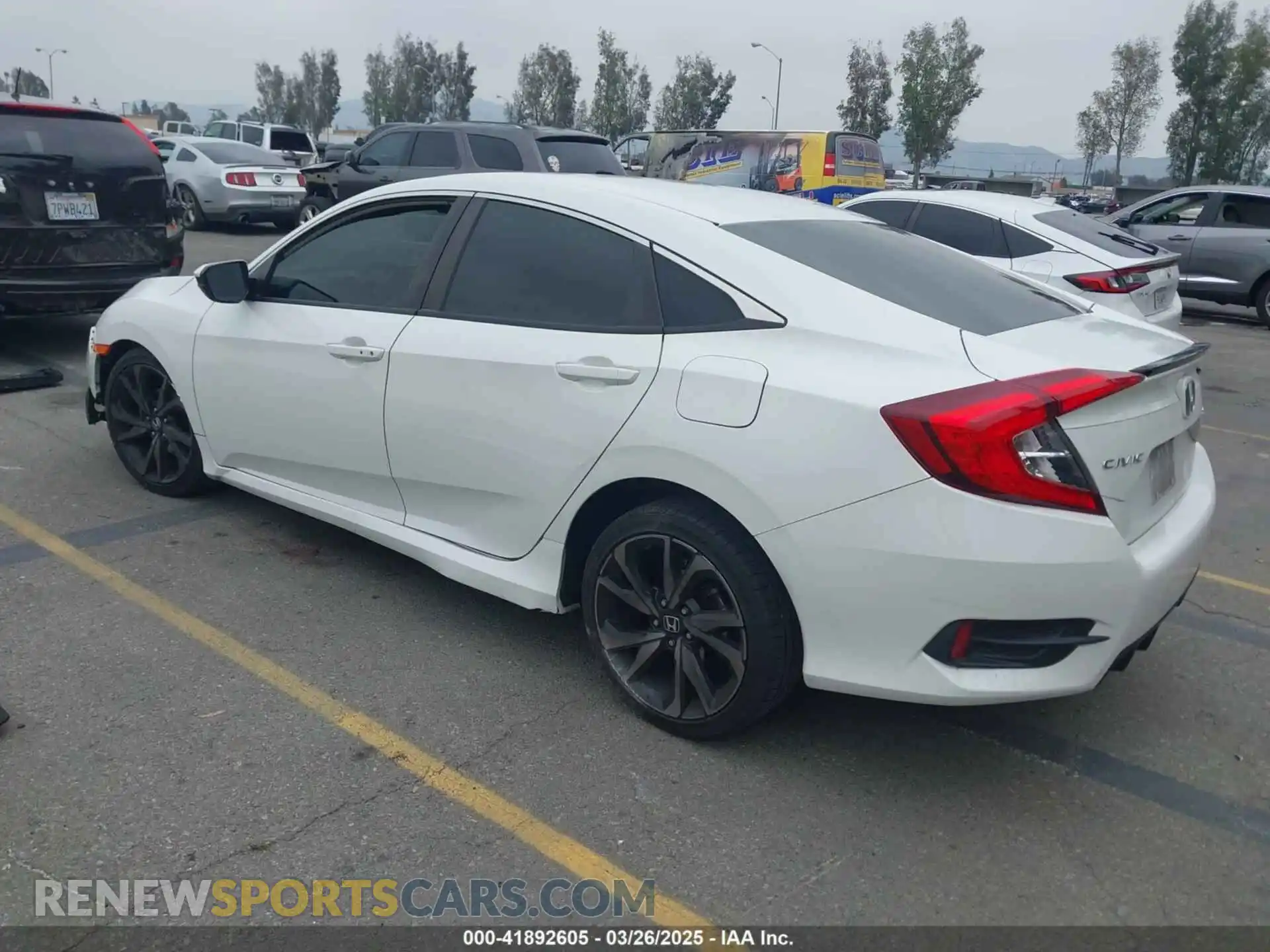 3 Фотография поврежденного автомобиля 19XFC2F84LE209361 HONDA CIVIC 2020