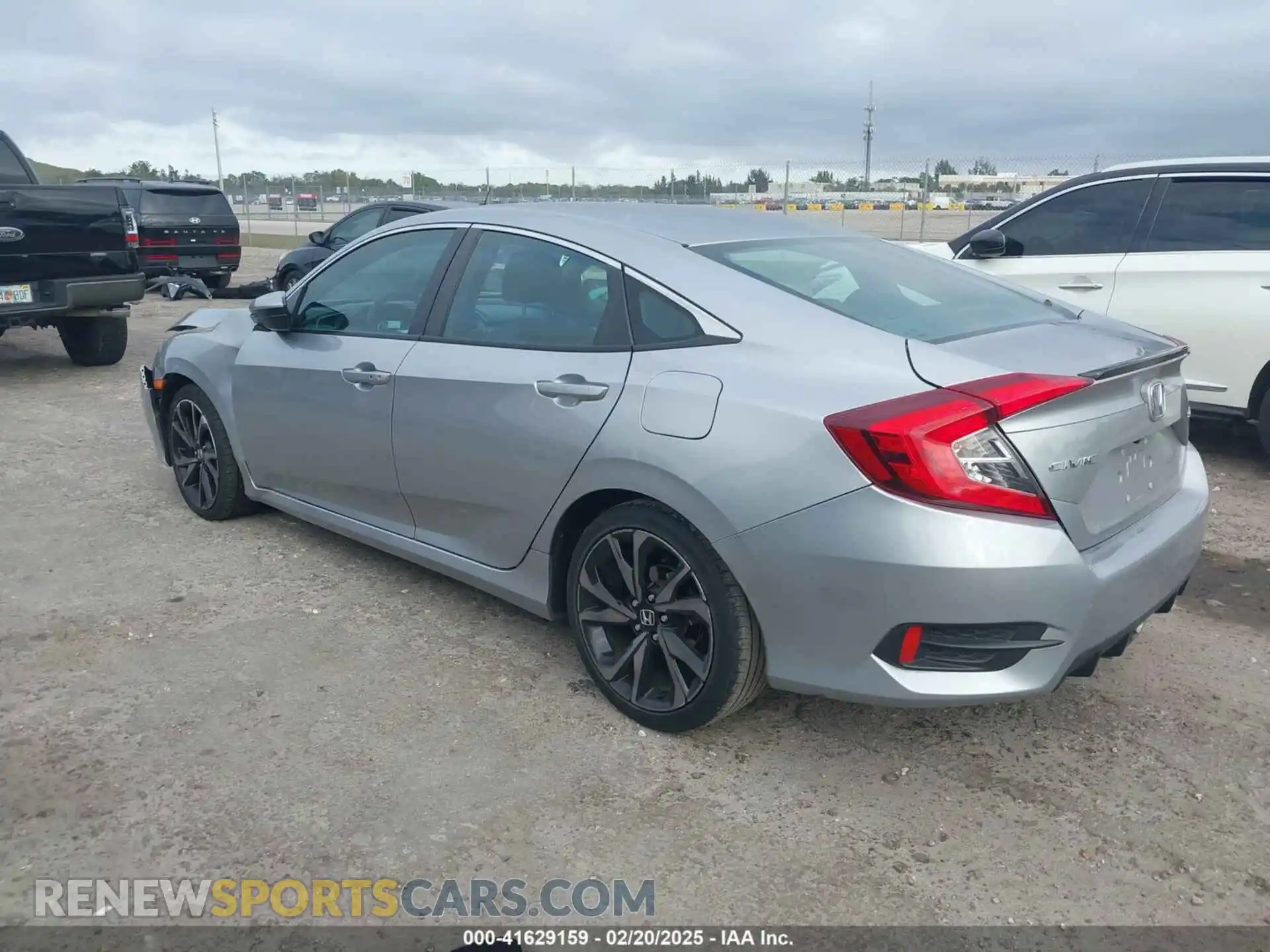 3 Photograph of a damaged car 2HGFC2F85LH587100 HONDA CIVIC 2020
