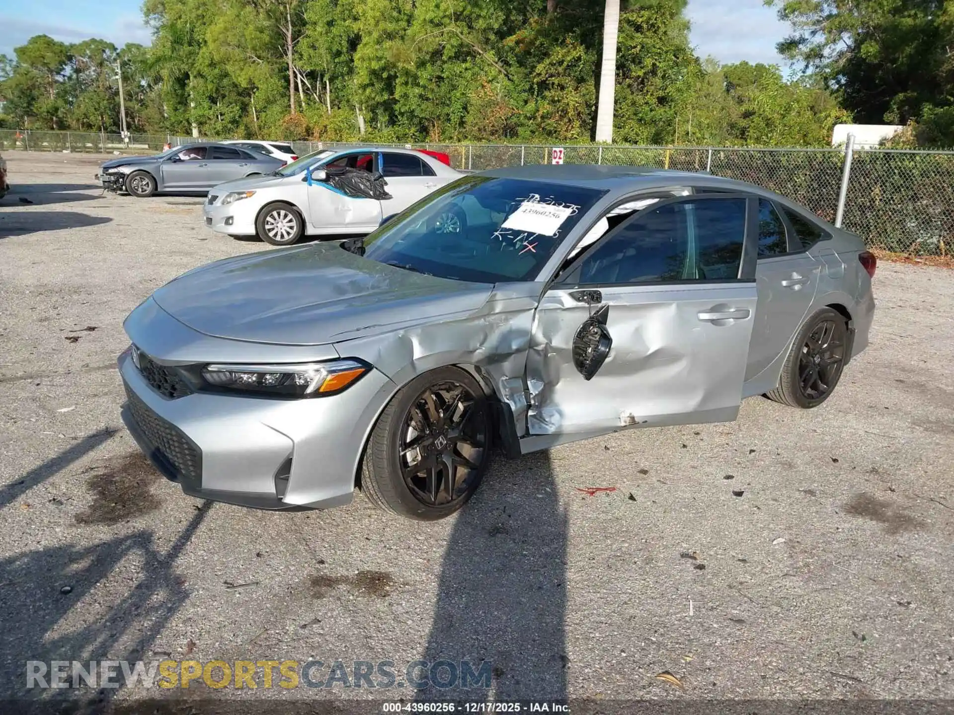 2 fotografías del automóvil dañado 2HGFE2F52SH541352 HONDA CIVIC 2025