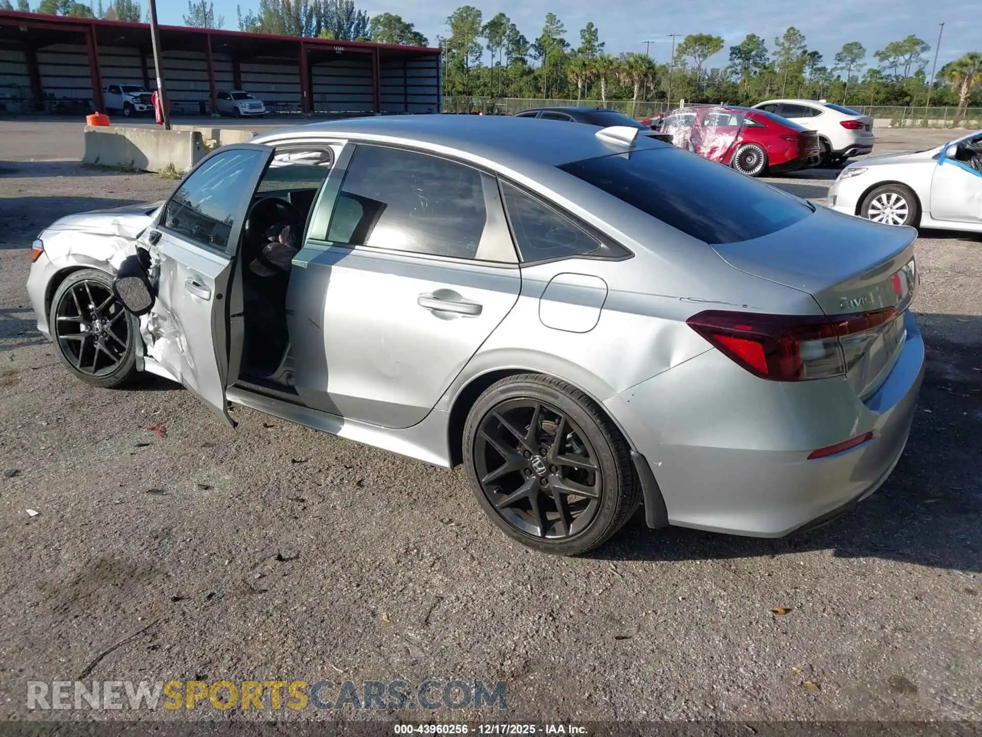 3 fotografías del automóvil dañado 2HGFE2F52SH541352 HONDA CIVIC 2025