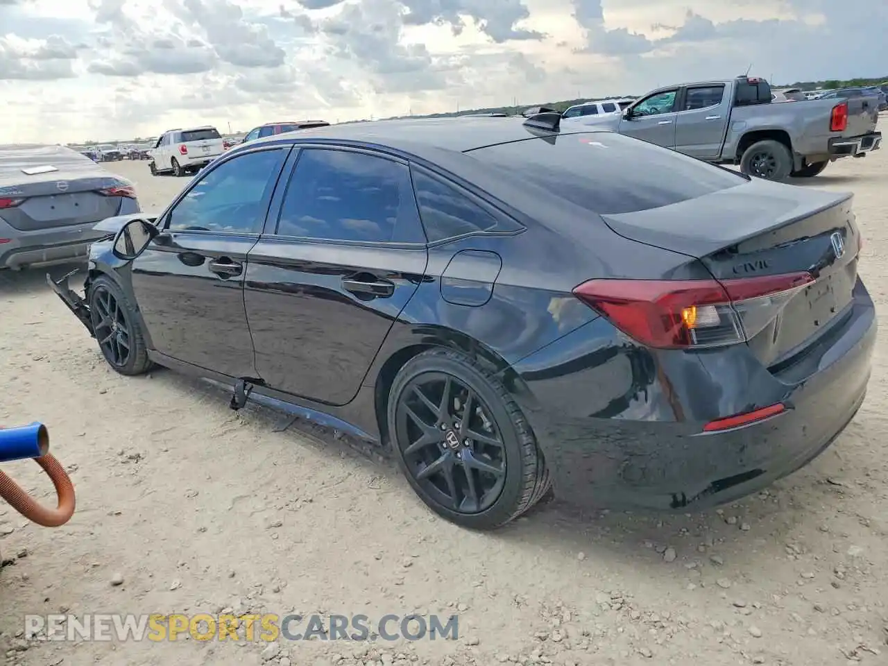 2 Фотография поврежденного автомобиля 2HGFE2F53TH511584 HONDA CIVIC 2026