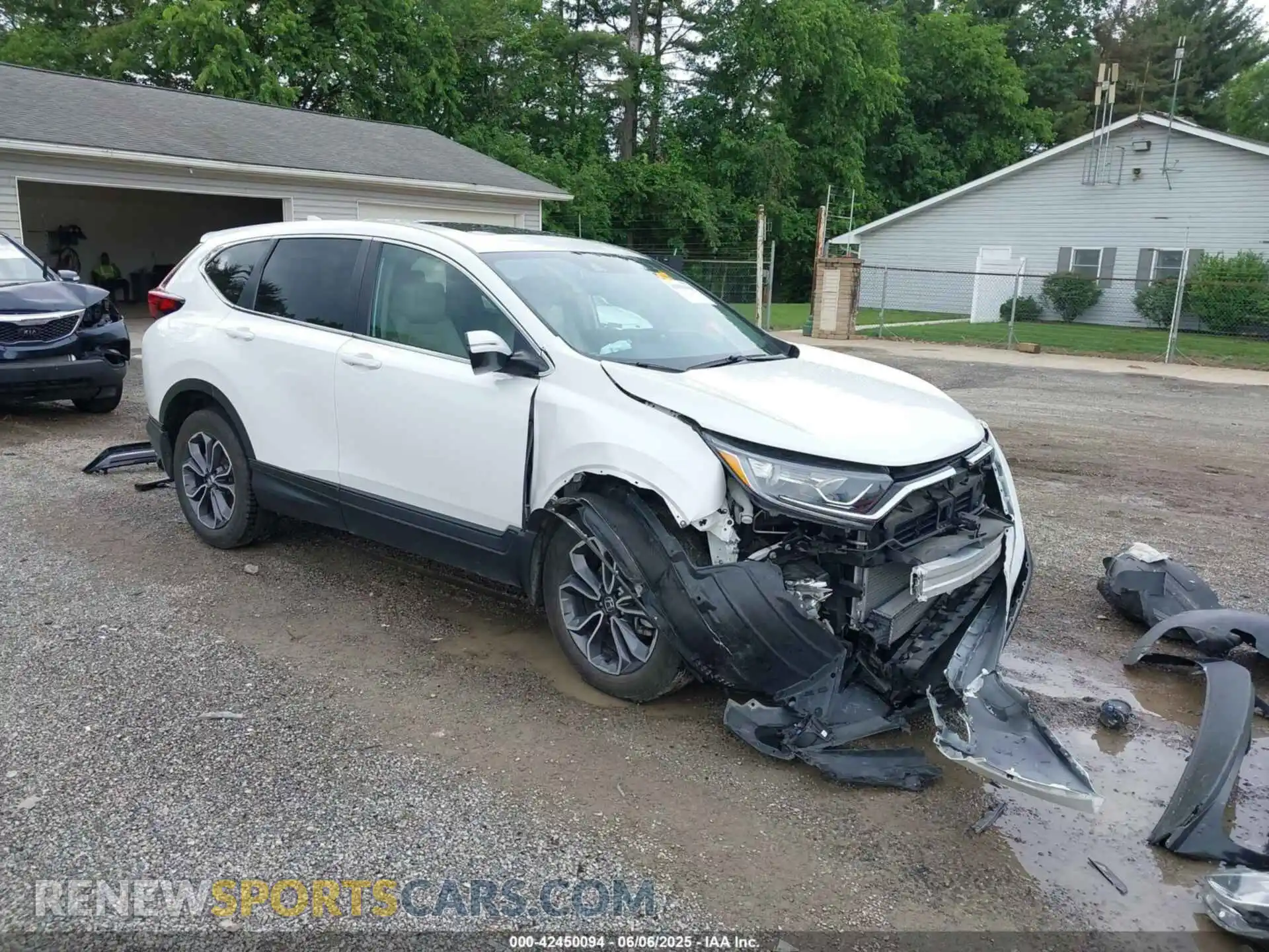1 Photograph of a damaged car 2HKRW2H82LH600215 HONDA CR-V 2020