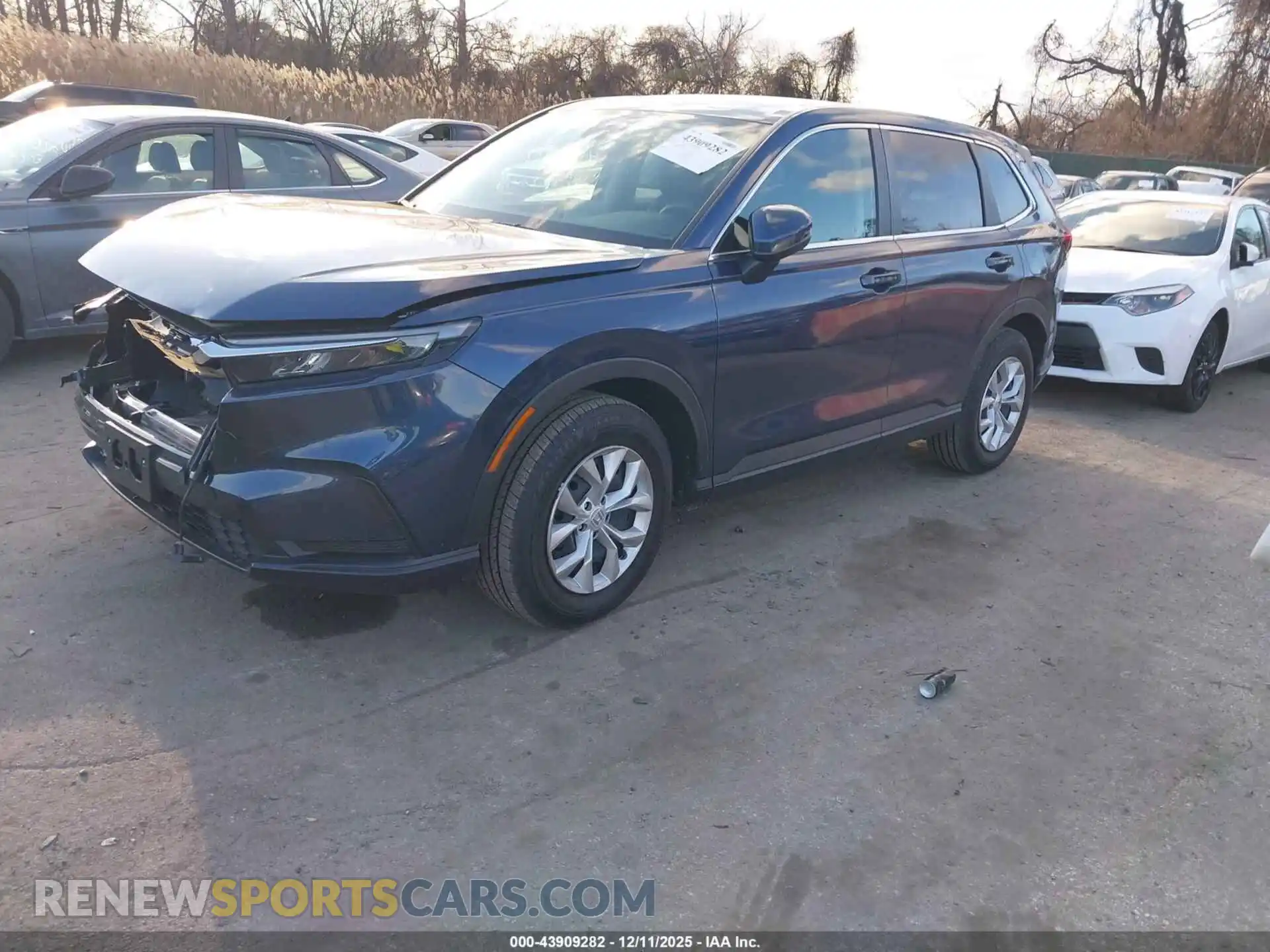 2 fotografías del automóvil dañado 7FARS4H28SE019984 HONDA CR-V 2025