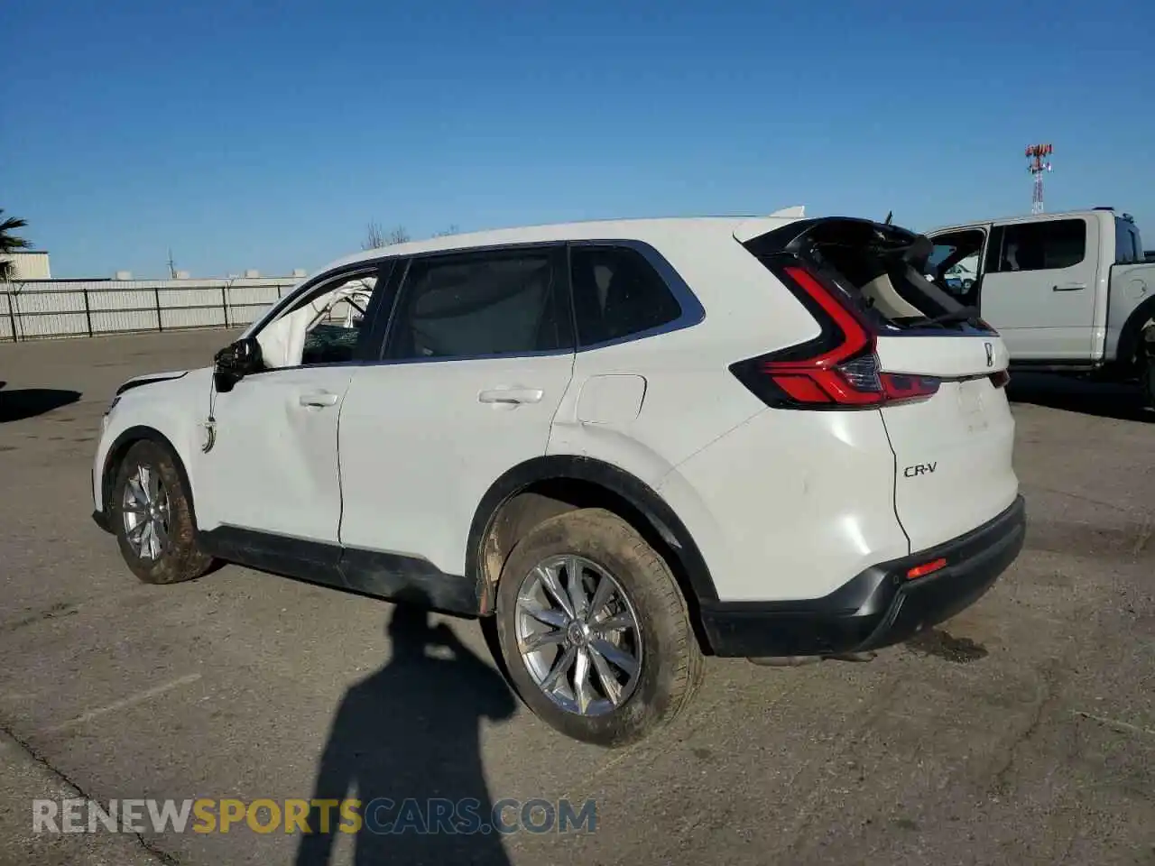 2 Photograph of a damaged car 2HKRS3H76PH301390 HONDA CRV 2023