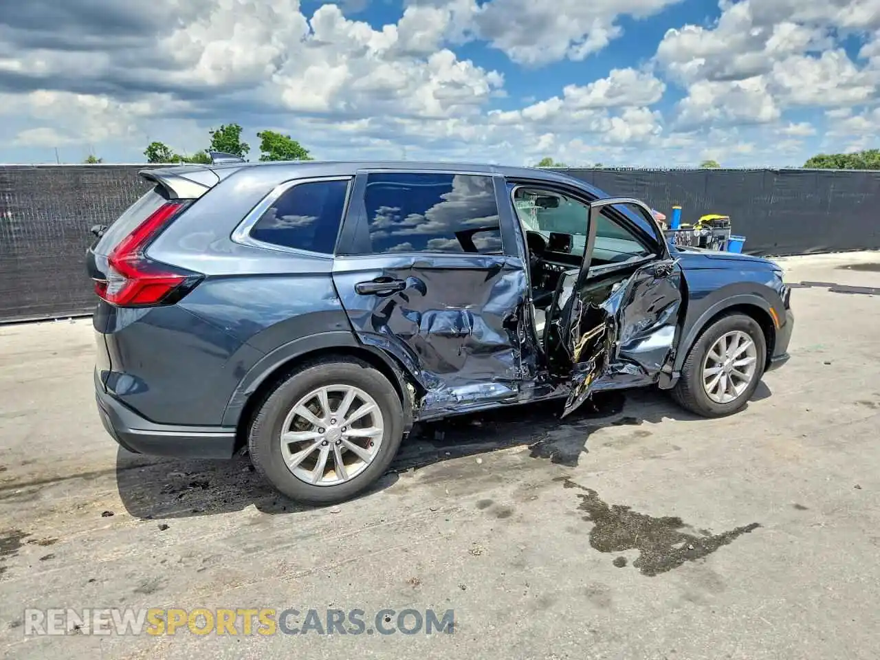 3 Photograph of a damaged car 5J6RS3H40PL006703 HONDA CRV 2023