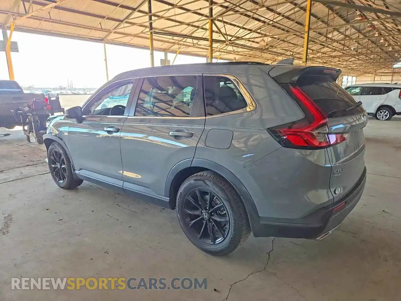 2 fotografías del automóvil dañado 7FARS5H54PE011985 HONDA CRV 2023