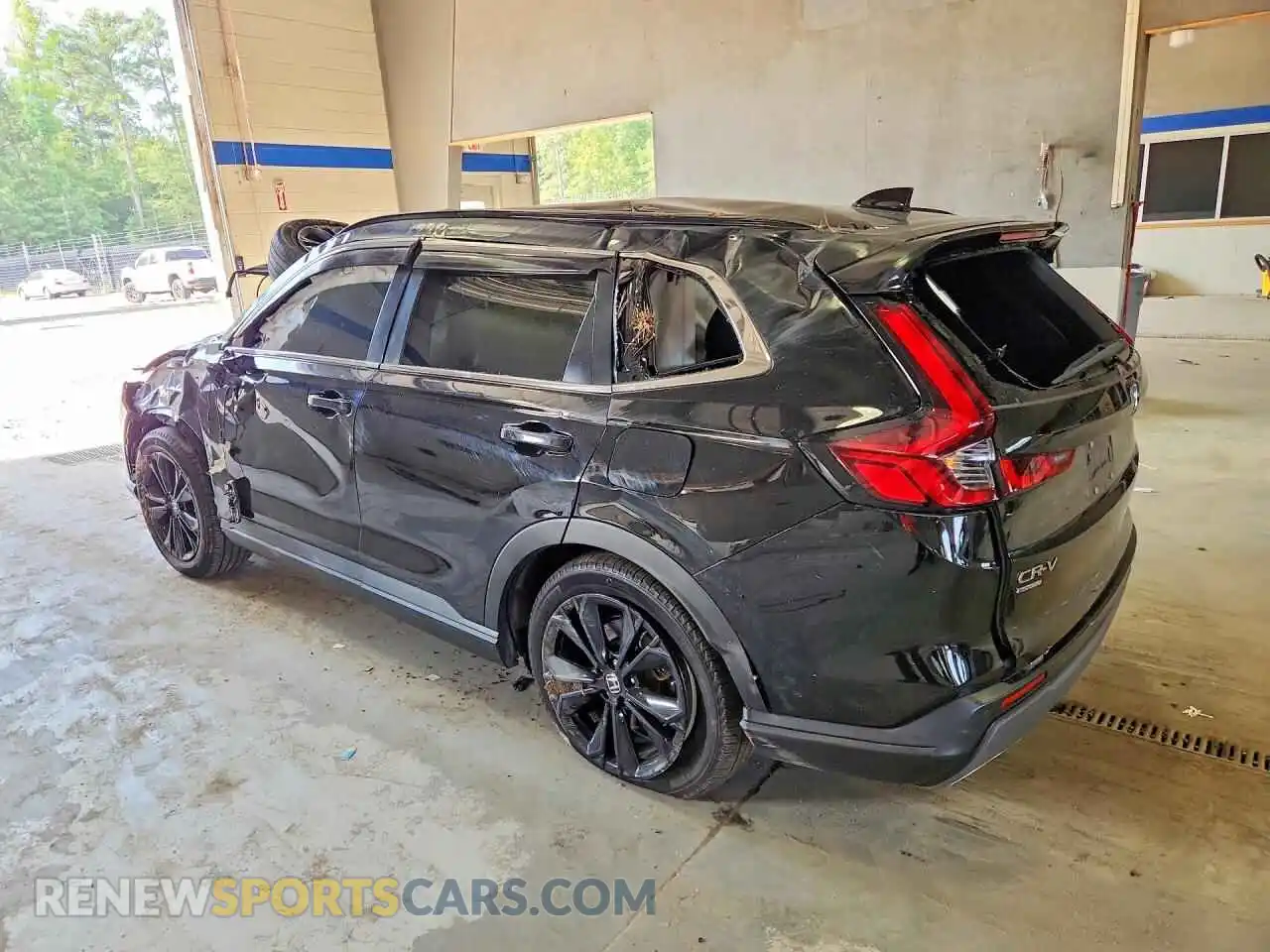 2 fotografías del automóvil dañado 7FARS6H98PE009200 HONDA CRV 2023