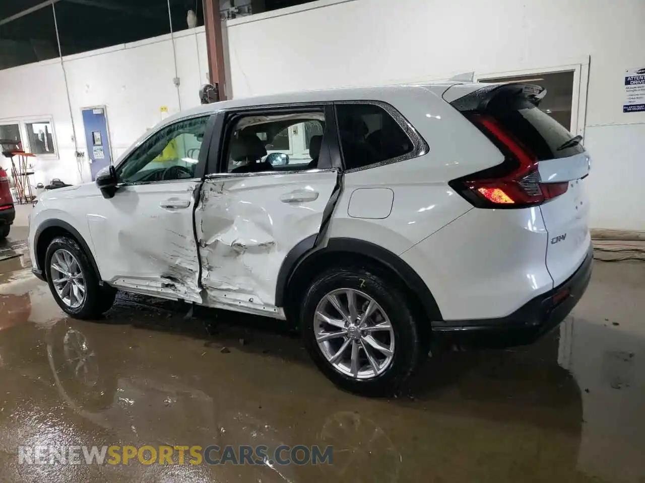 2 fotografías del automóvil dañado 7FARS4H46RE004833 HONDA CRV 2024