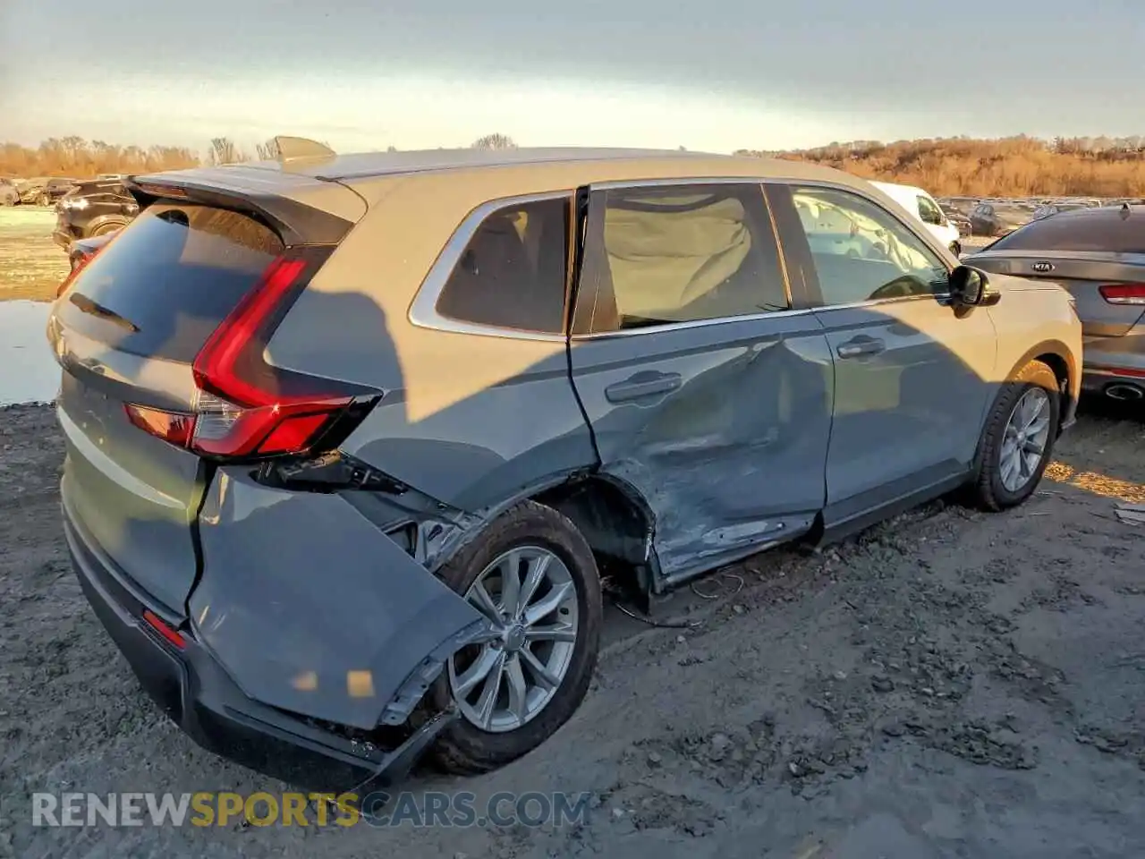 3 Photograph of a damaged car 7FARS4H48RE010035 HONDA CRV 2024