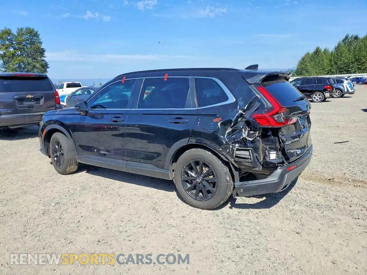 2 fotografías del automóvil dañado 7FARS6H59RE006919 HONDA CRV 2024