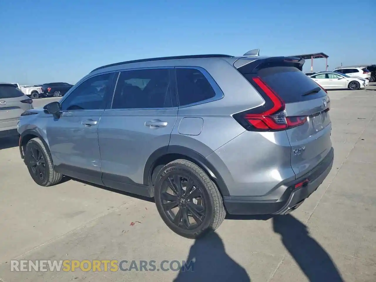 2 fotografías del automóvil dañado 7FARS6H95RE070619 HONDA CRV 2024