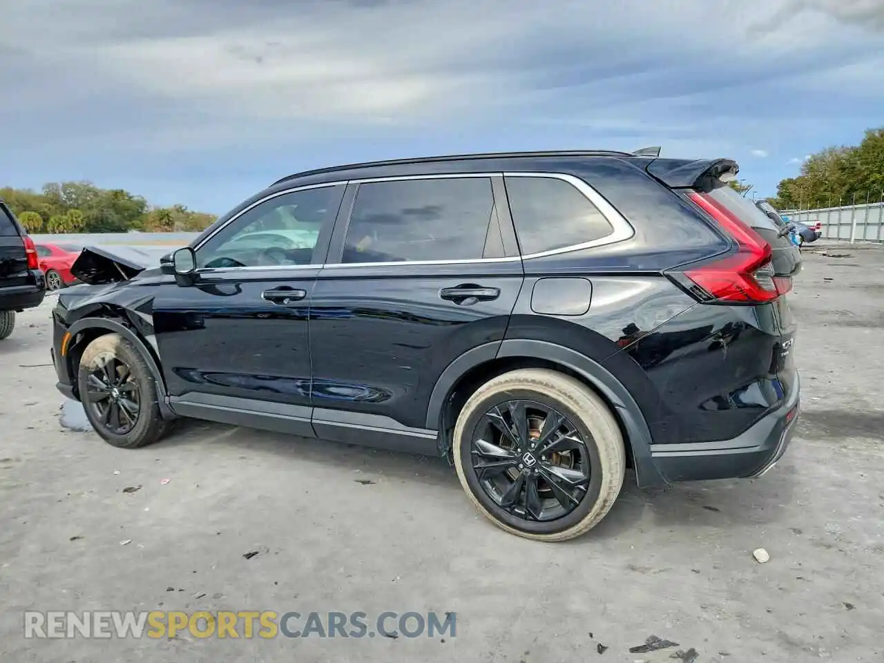 2 fotografías del automóvil dañado 7FARS6H97RE042370 HONDA CRV 2024