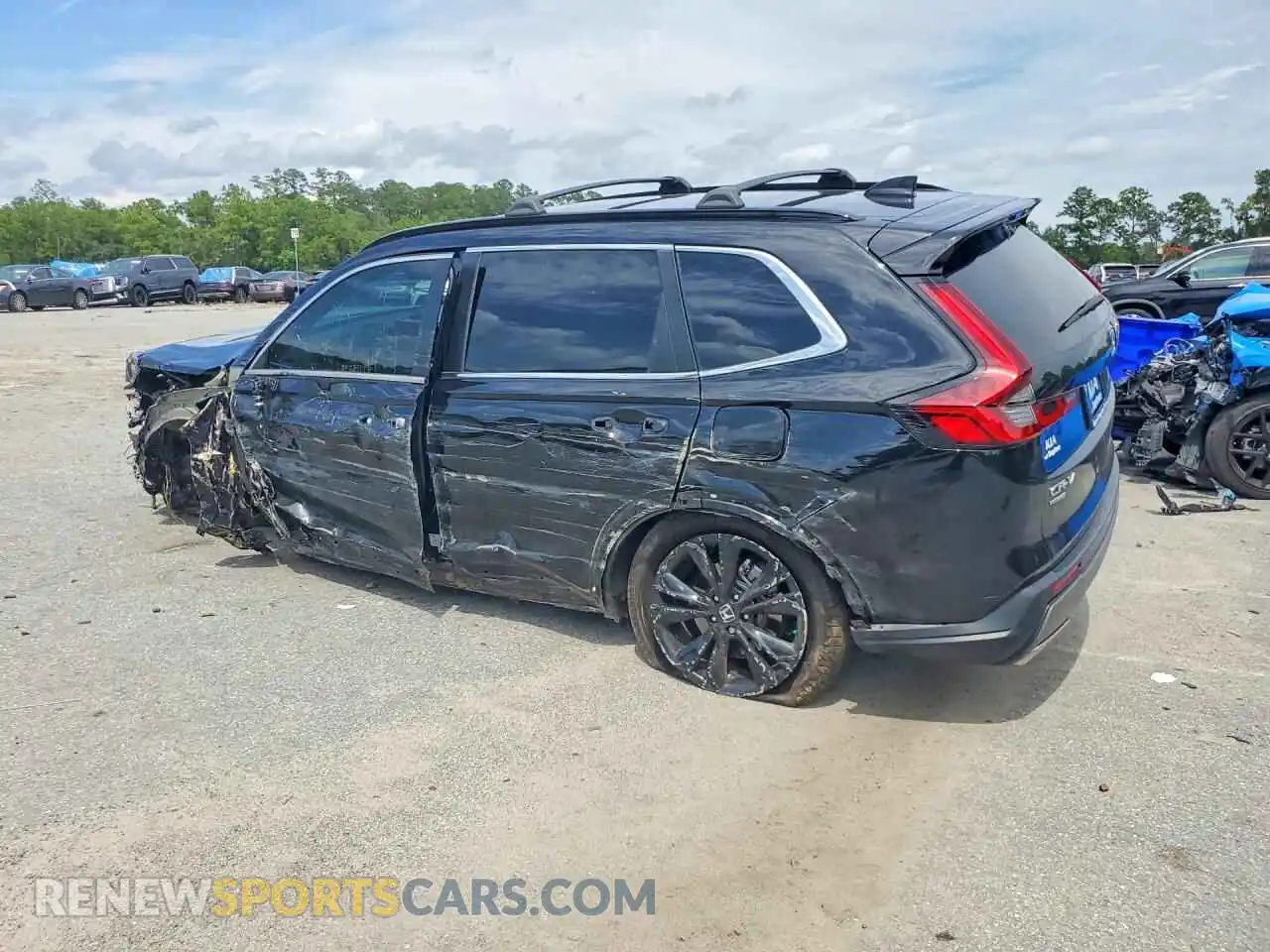 2 fotografías del automóvil dañado 7FARS6H97SE089212 HONDA CRV 2025
