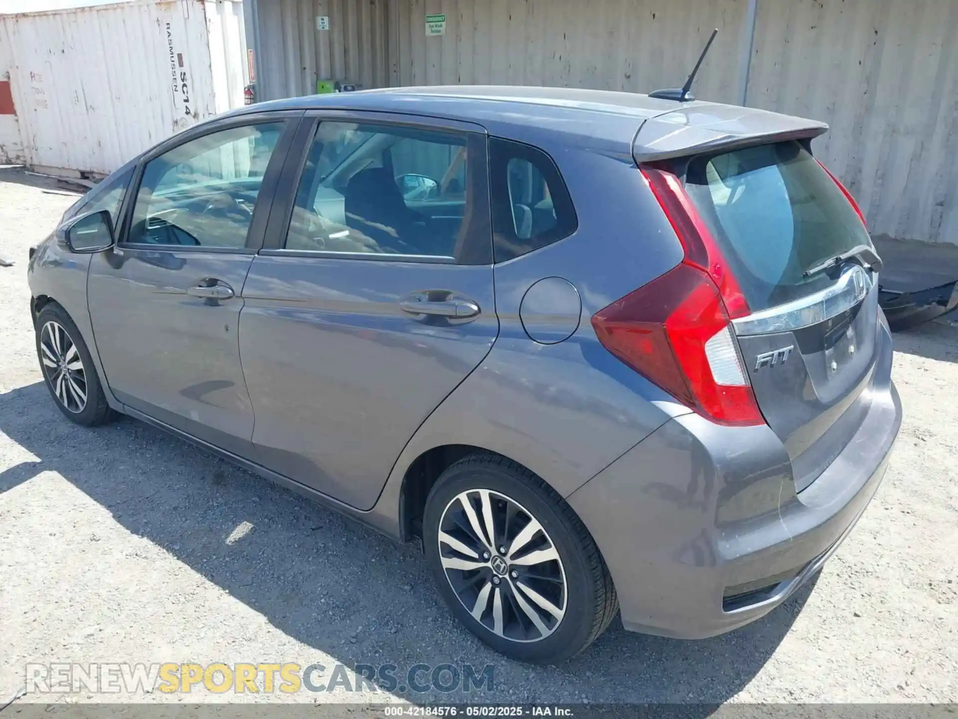 3 Photograph of a damaged car 3HGGK5H82KM738030 HONDA FIT 2019