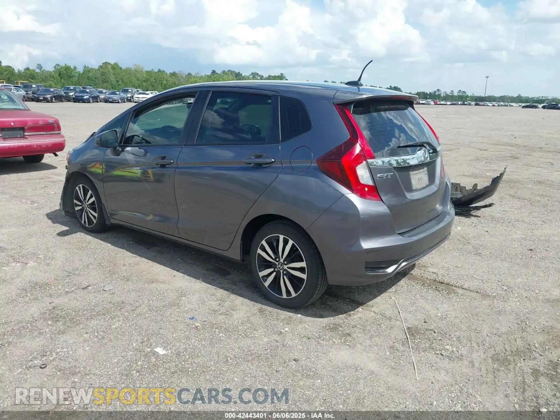 3 Фотография поврежденного автомобиля 3HGGK5H89KM736677 HONDA FIT 2019