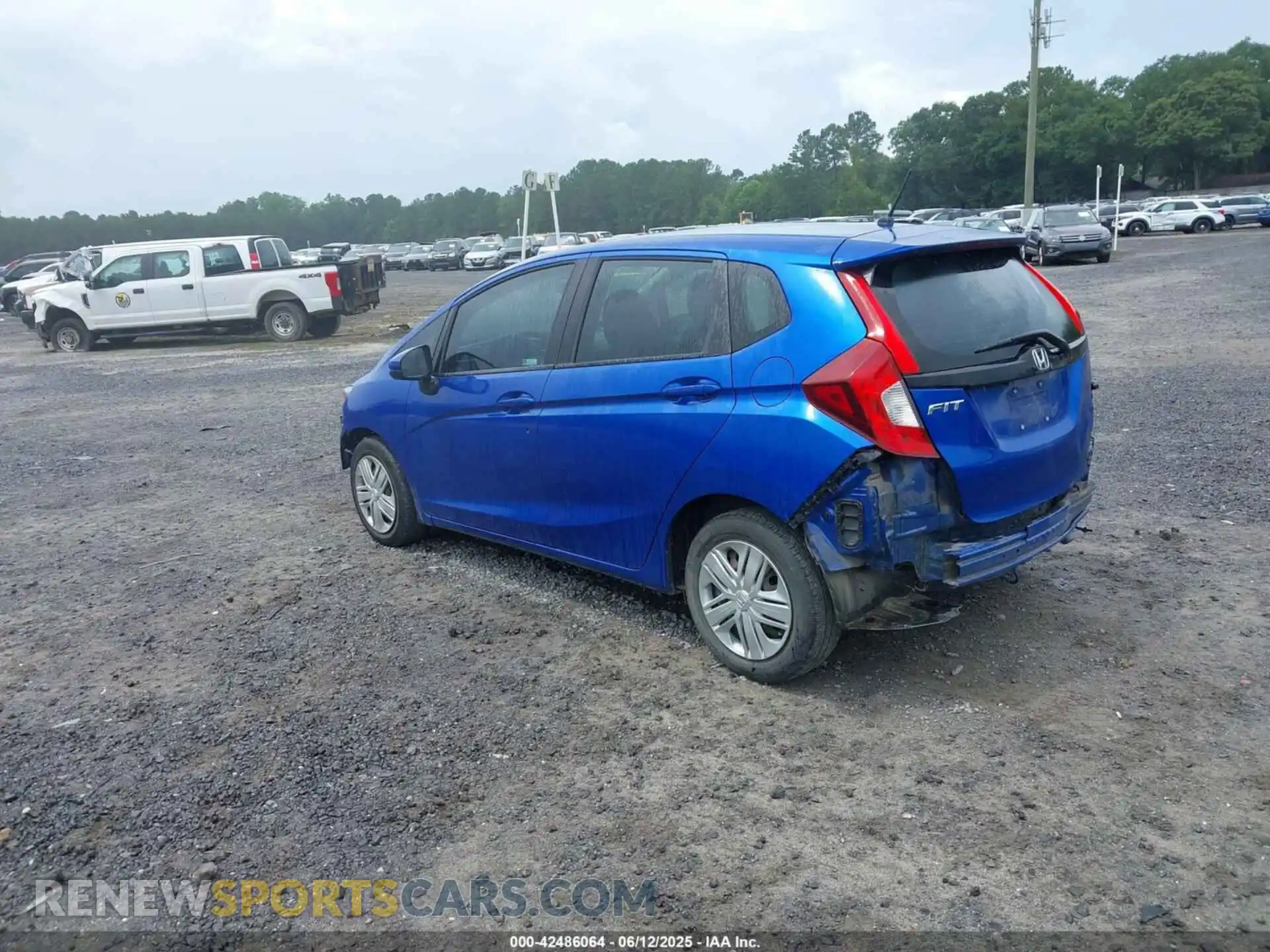 3 Photograph of a damaged car 3HGGK5H43LM723115 HONDA FIT 2020
